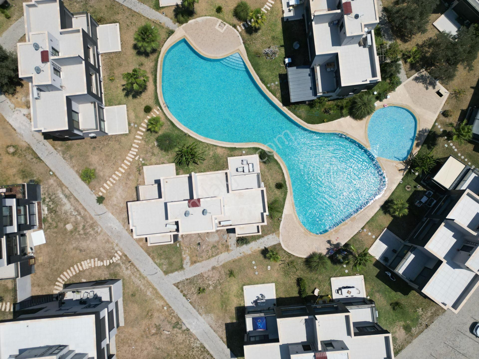 Çandarlı Bağyeri Evlerinde Satılık Havuzlu Tripleks Villa - Görsel 19