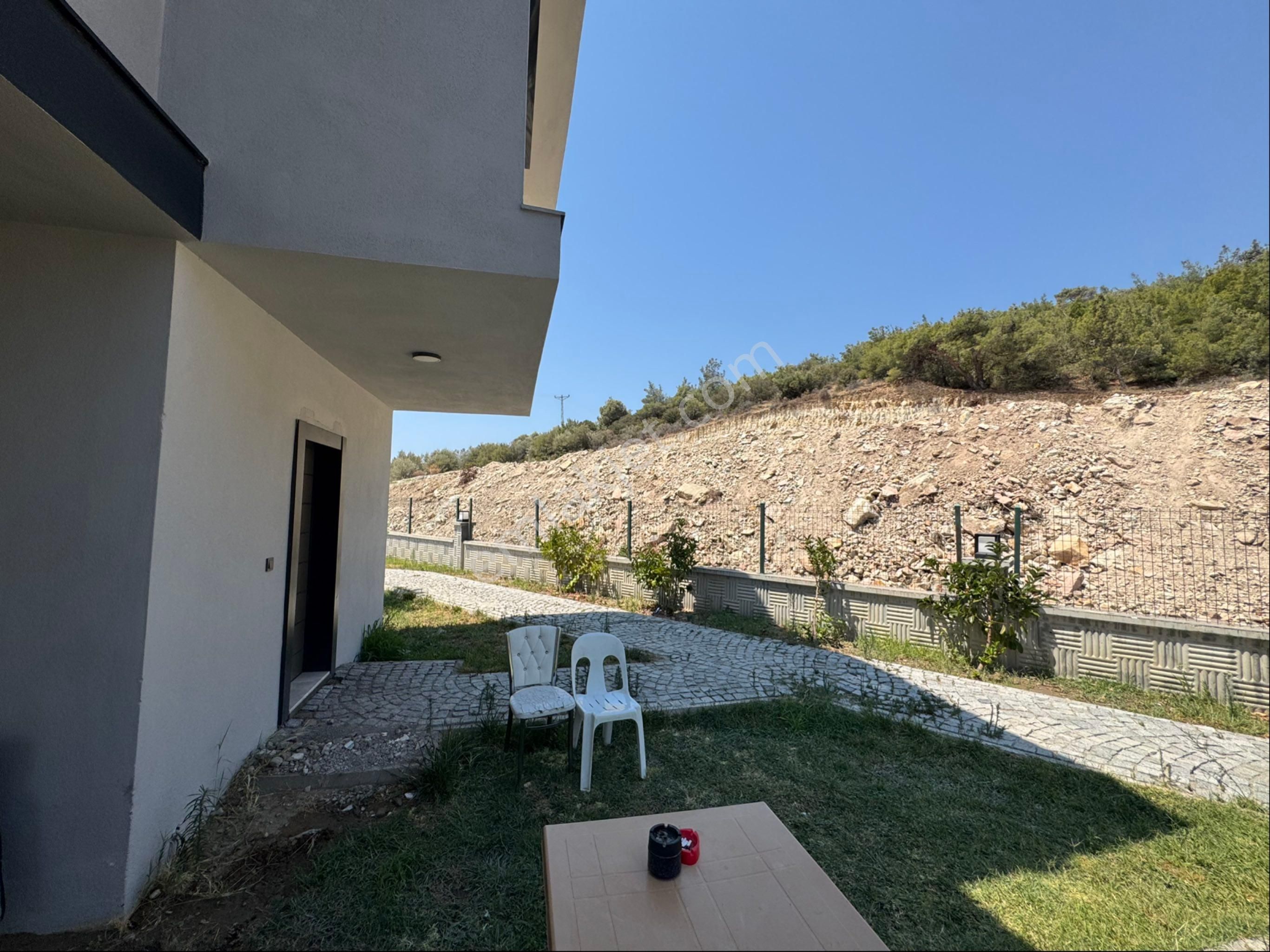 Çandarlı Bağyeri Evlerinde Satılık Havuzlu Tripleks Villa - Görsel 23