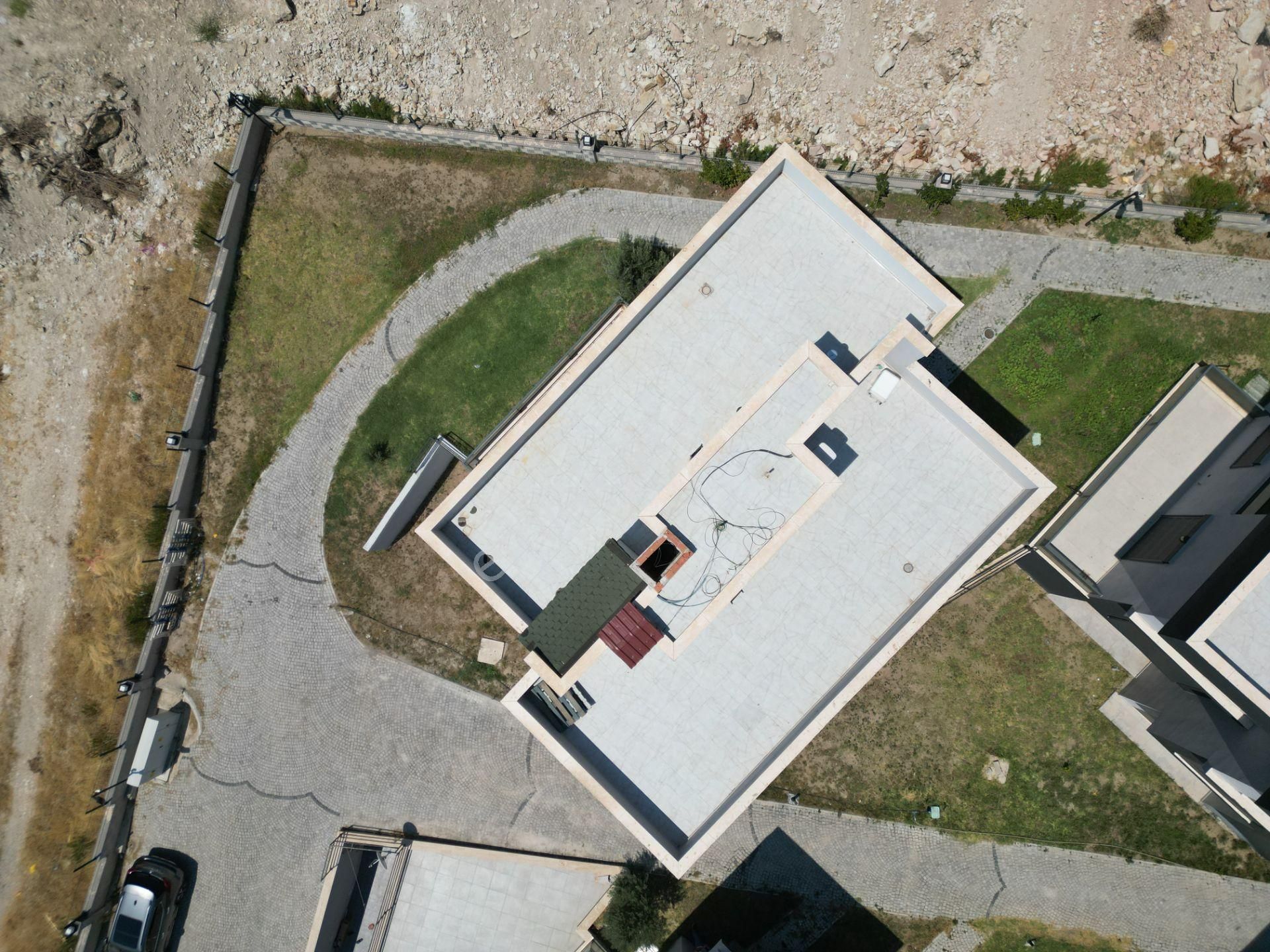 Çandarlı Bağyeri Evlerinde Satılık Havuzlu Tripleks Villa - Görsel 34