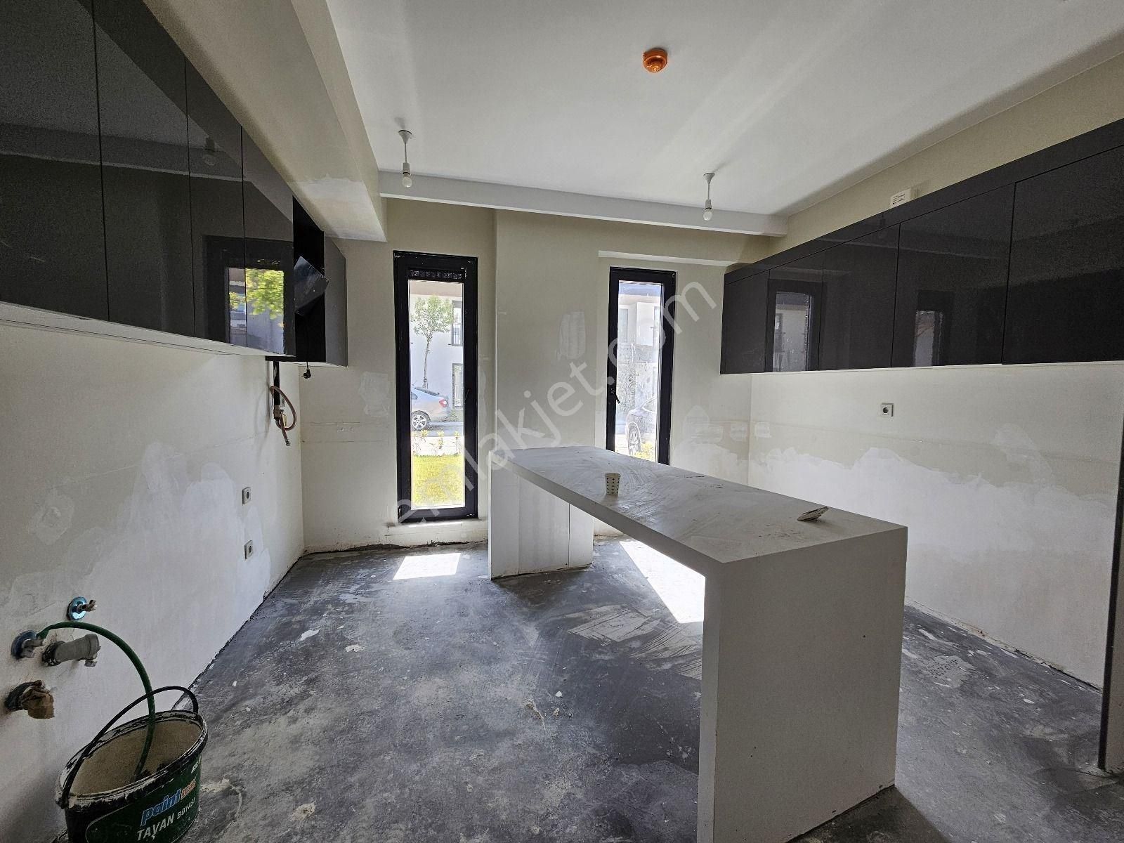 Bahçeşehir Vadi Evleri 1. Etap | Teras + Bahçeli Dubleks Daire - Görsel 14