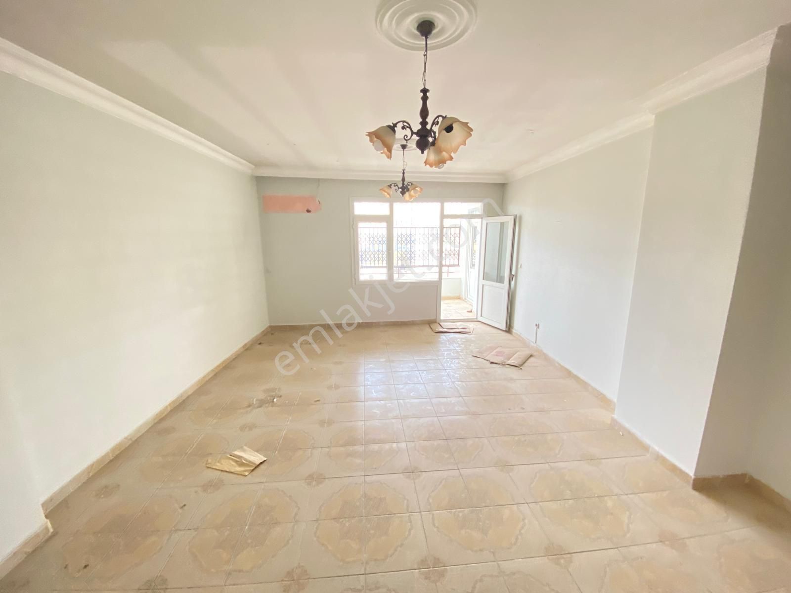 Prestijden Bahçe Mah'de Cadde Üzeri Asansörlü Tertemiz Geniş 3+1
