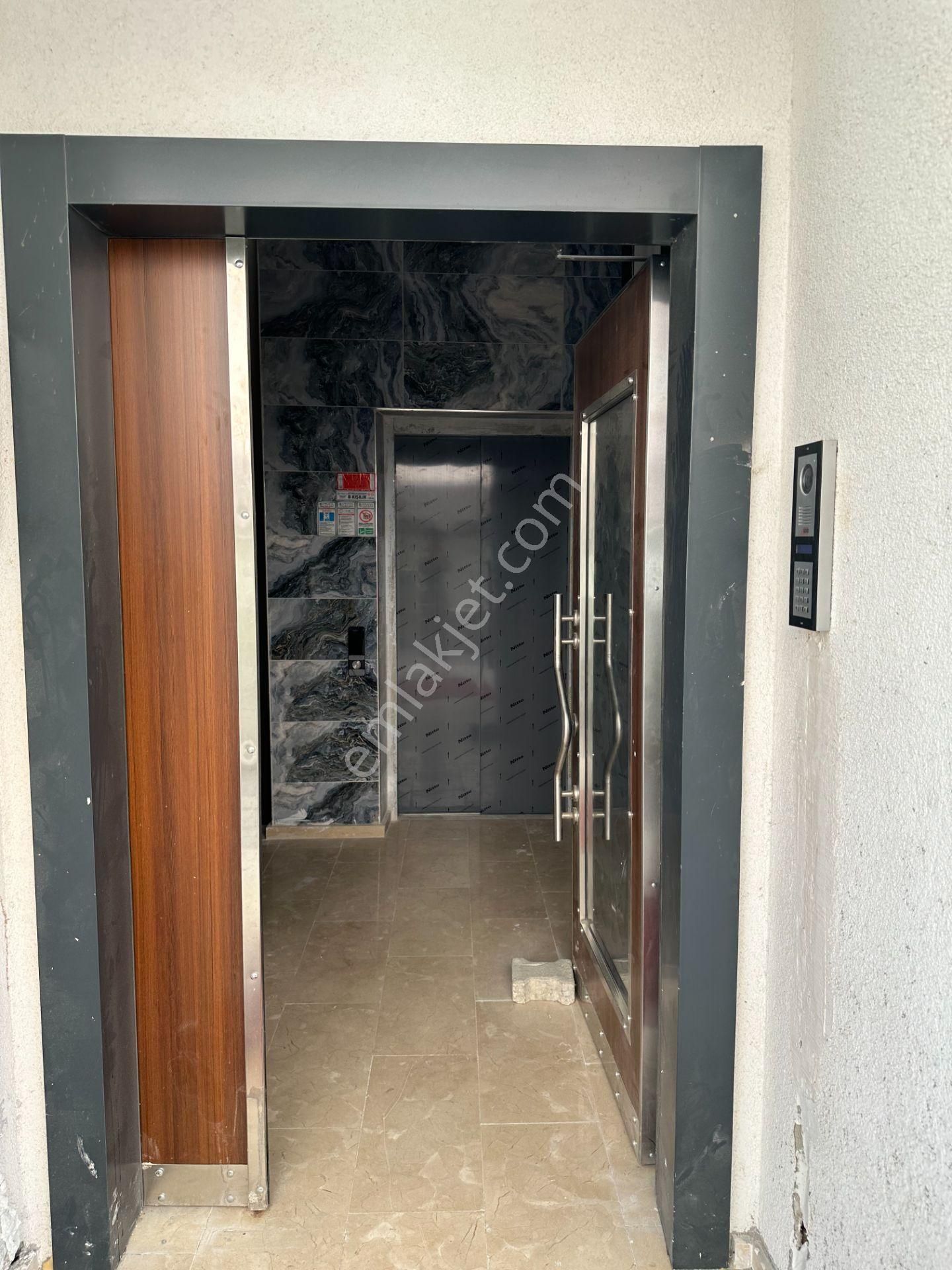 Hadımköy Ömerli`de Yeni Bina 3+1 Satılık