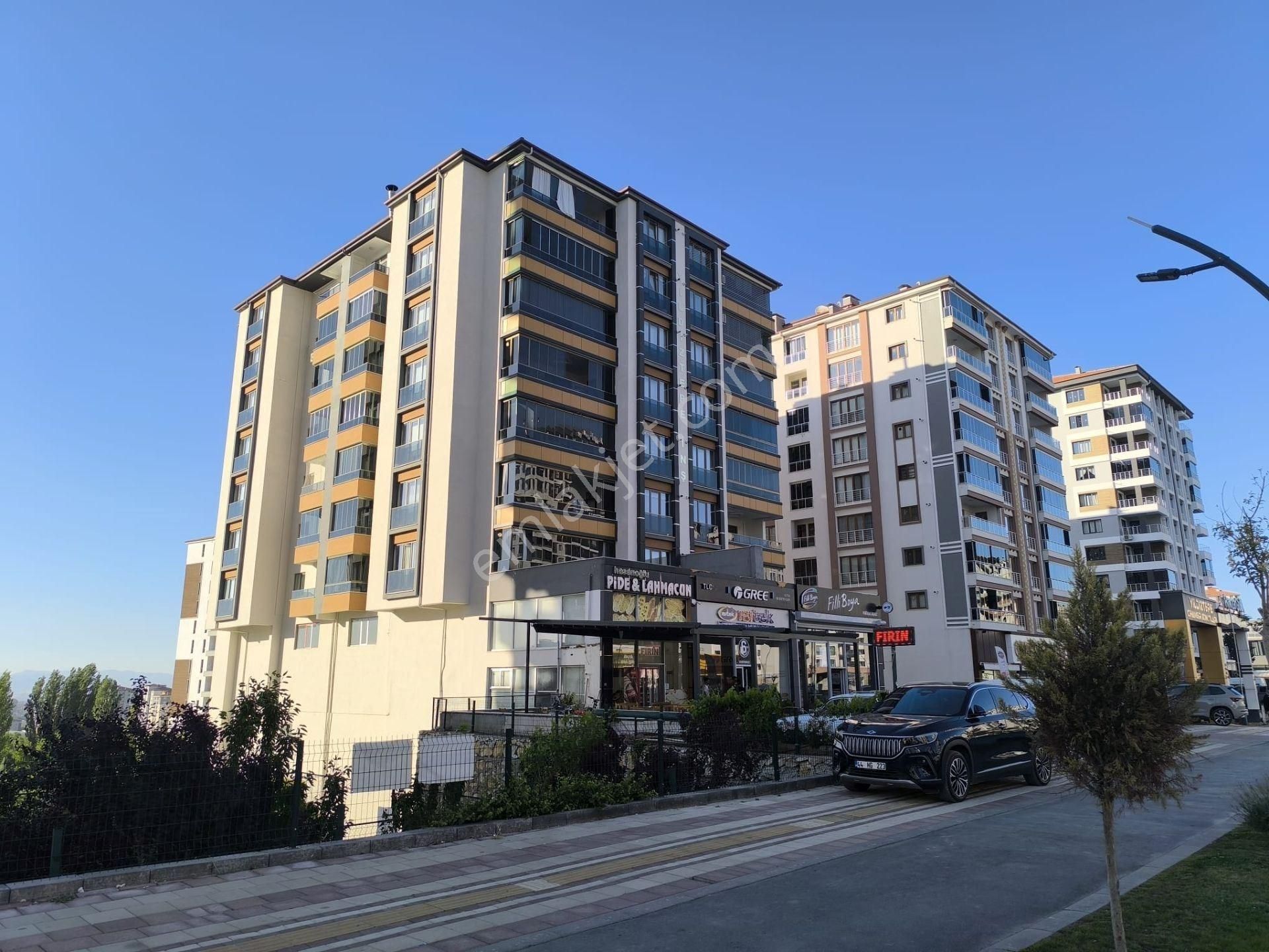 Tecde Mahallesi Cadde Üzerinde Satılık 3+1 Daire...!!!!!
