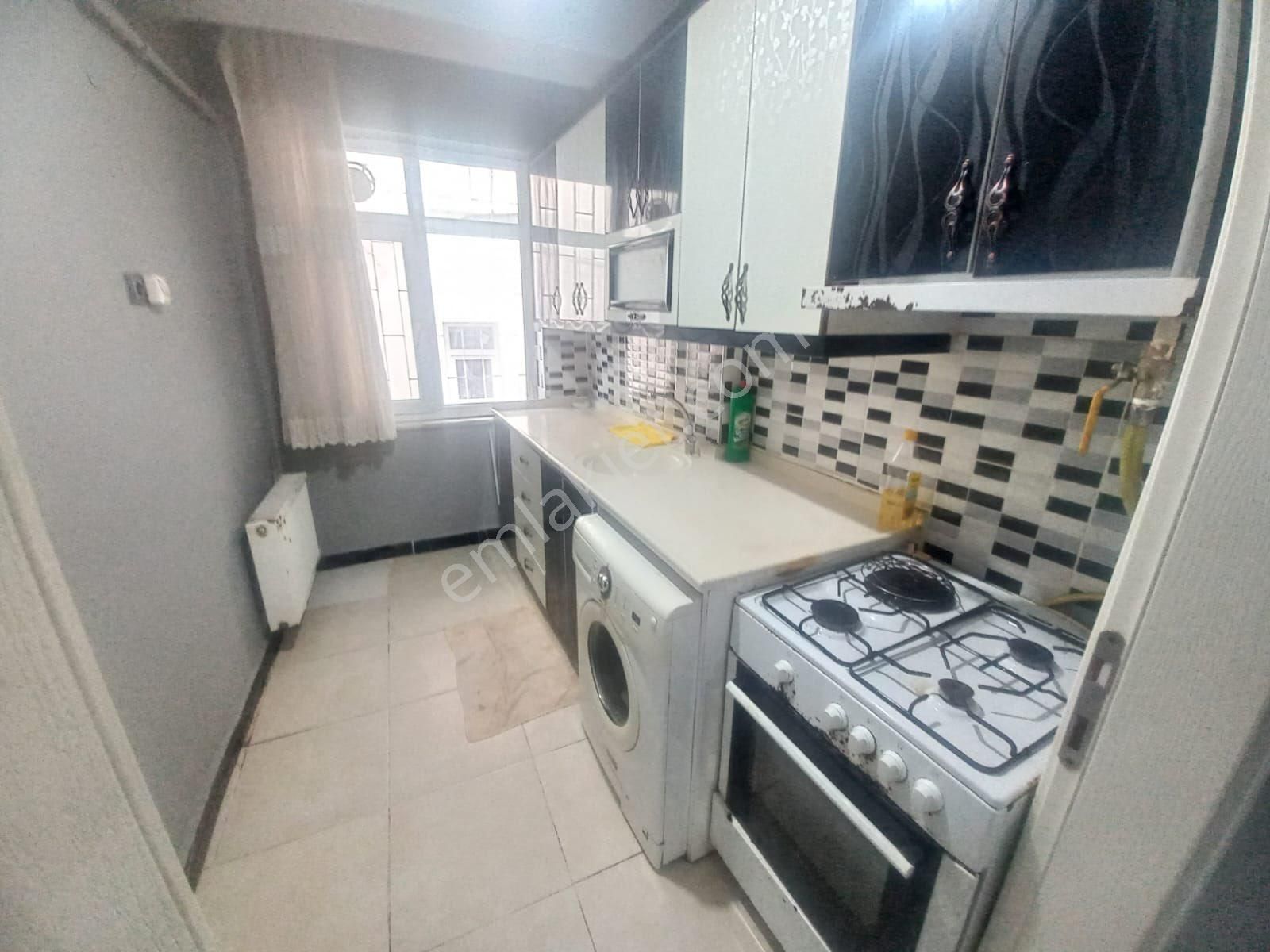 100 Yıl Bulvarı Bir Alt Sokağında Girş Kat 2+1 Masrafsız Satılık Daire