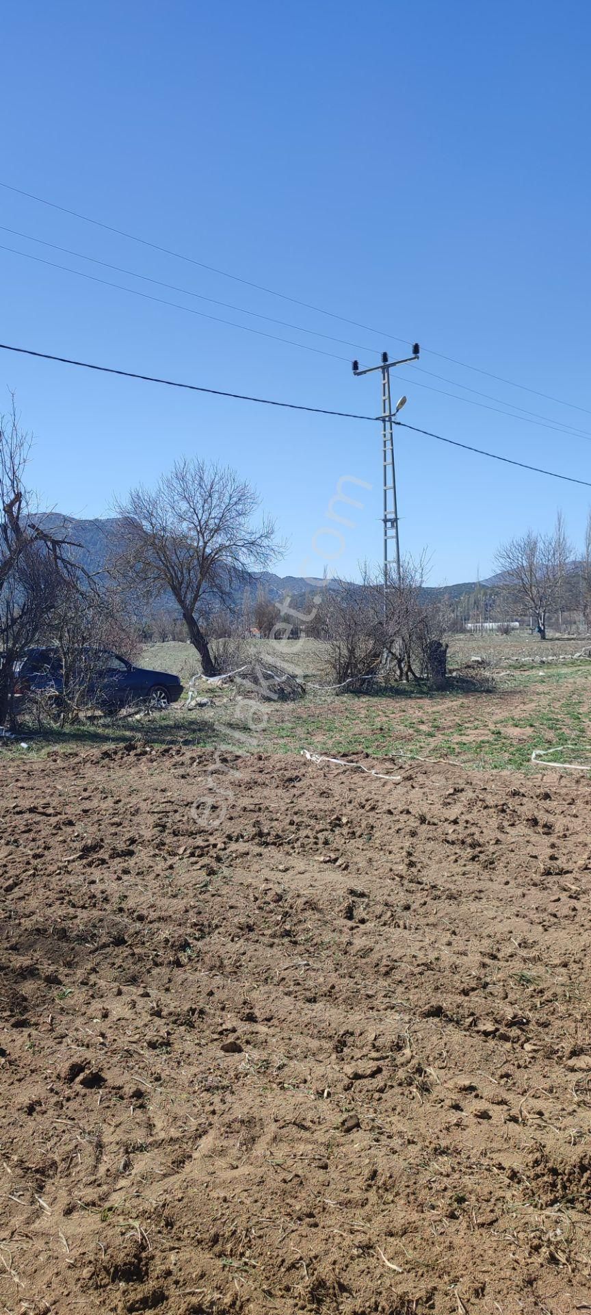 Burdur Ağlasun Hisarköy'de Kadastro Yolu Elektrik Suyu Olan Satılık 631 M2 Tarla - Görsel 10