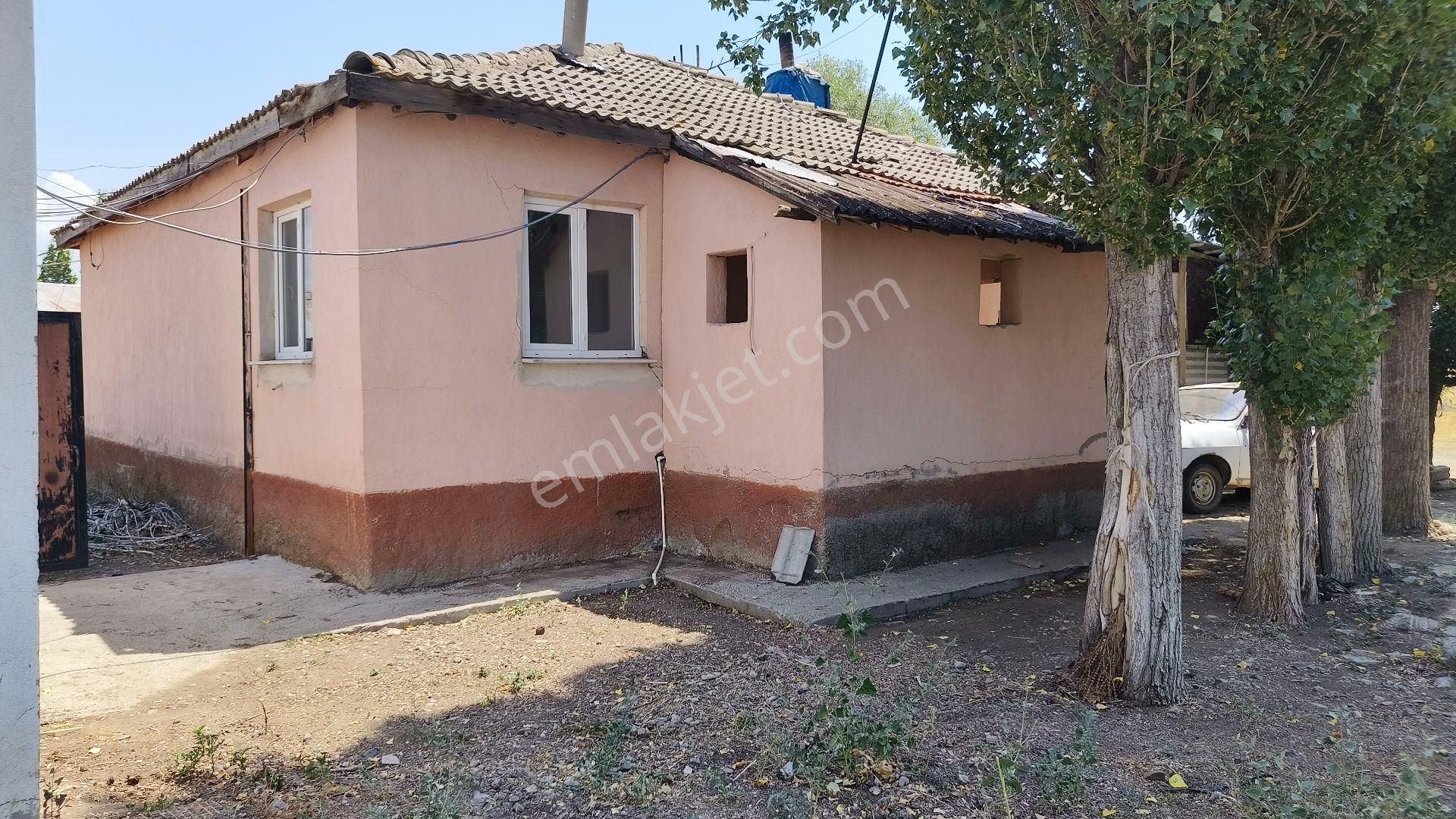 Konya Seydişehir Akçalar Köyünde 11840 M2 İçerisinde Müstakil 2+1 Ev Ve Hayvancılığa Uygun Tesis