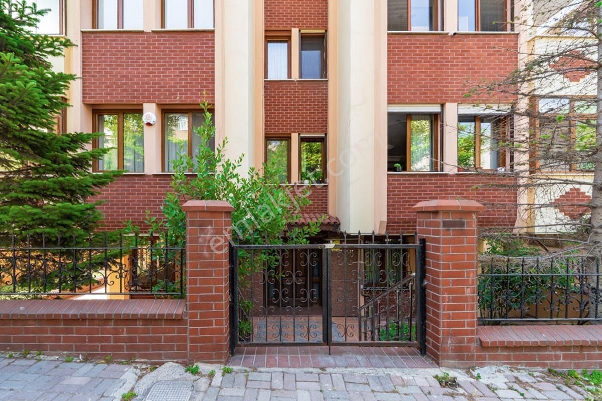 Yayla İş Bankası Sokağında 2002 Yapımı Binada 3+1 Düz Giriş