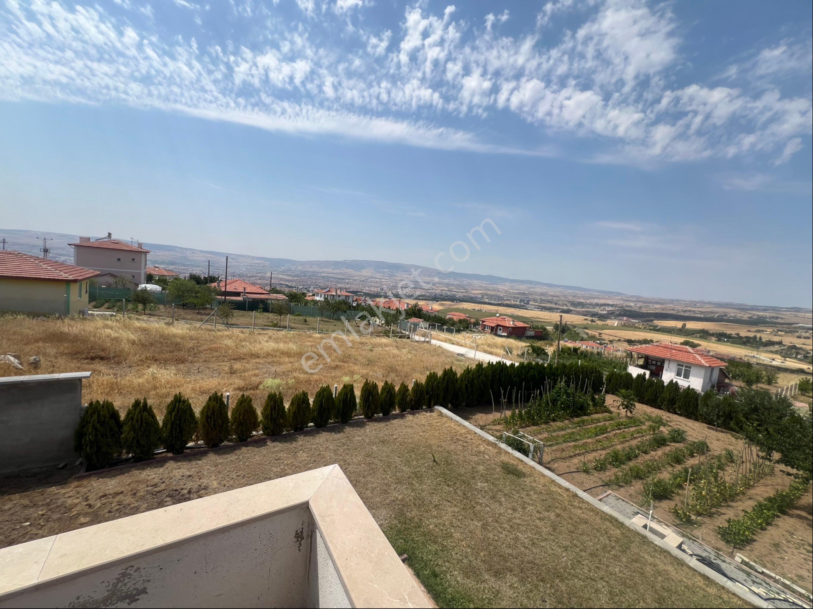 Arkadaş Emlaktan Hoyhoy Mahallesinde 1 Dönüm Çorum Mazaralı 2 Katlı Evi İle Birlikte Satılık Bağ - Görsel 30