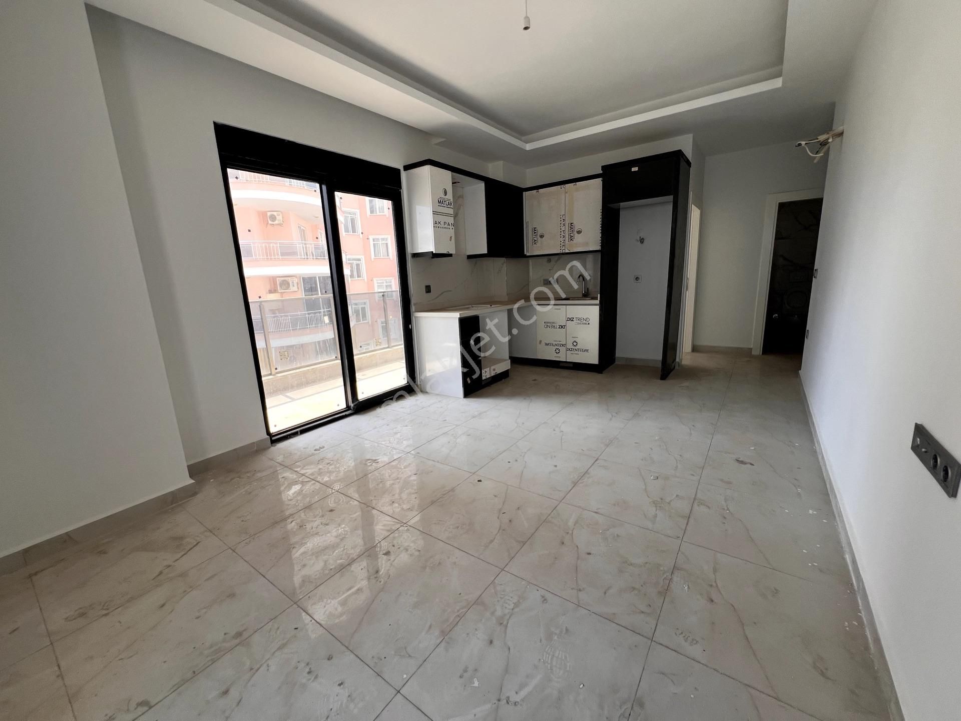 Alanya Mahmutlarda Merkezi Konum Kiralık 1+1 Sıfır Daire