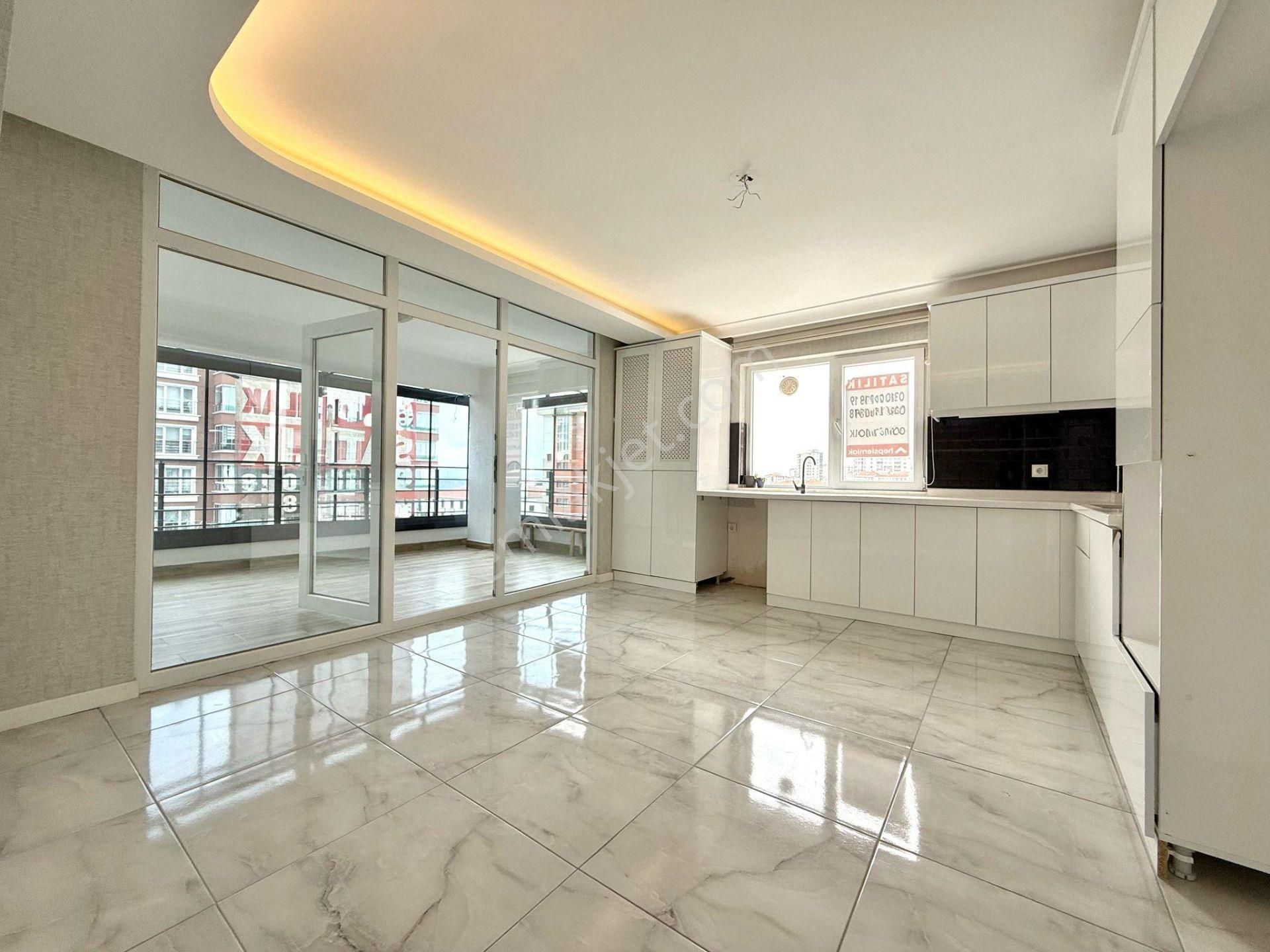 Kalecik Emlak'tan Merkez Mh'de Cadde Üzeri Güney Cephe 4+1 190m²