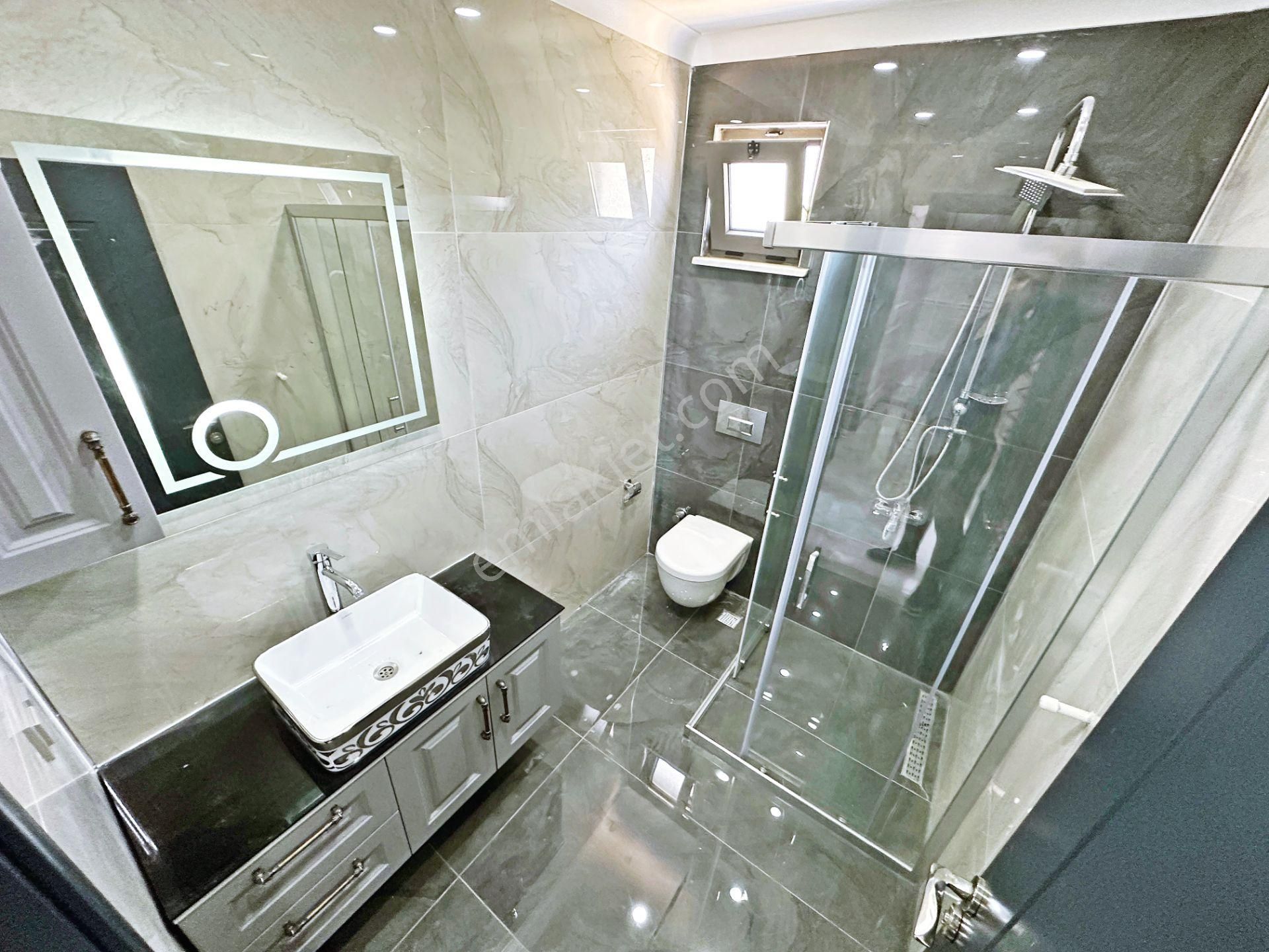 Ayanoğlundan Güre'de Denize Çok Yakın Sıfır Geniş Bahçeli Barbekülü Satılık 4+1 İkizmüstakil Villa - Görsel 16