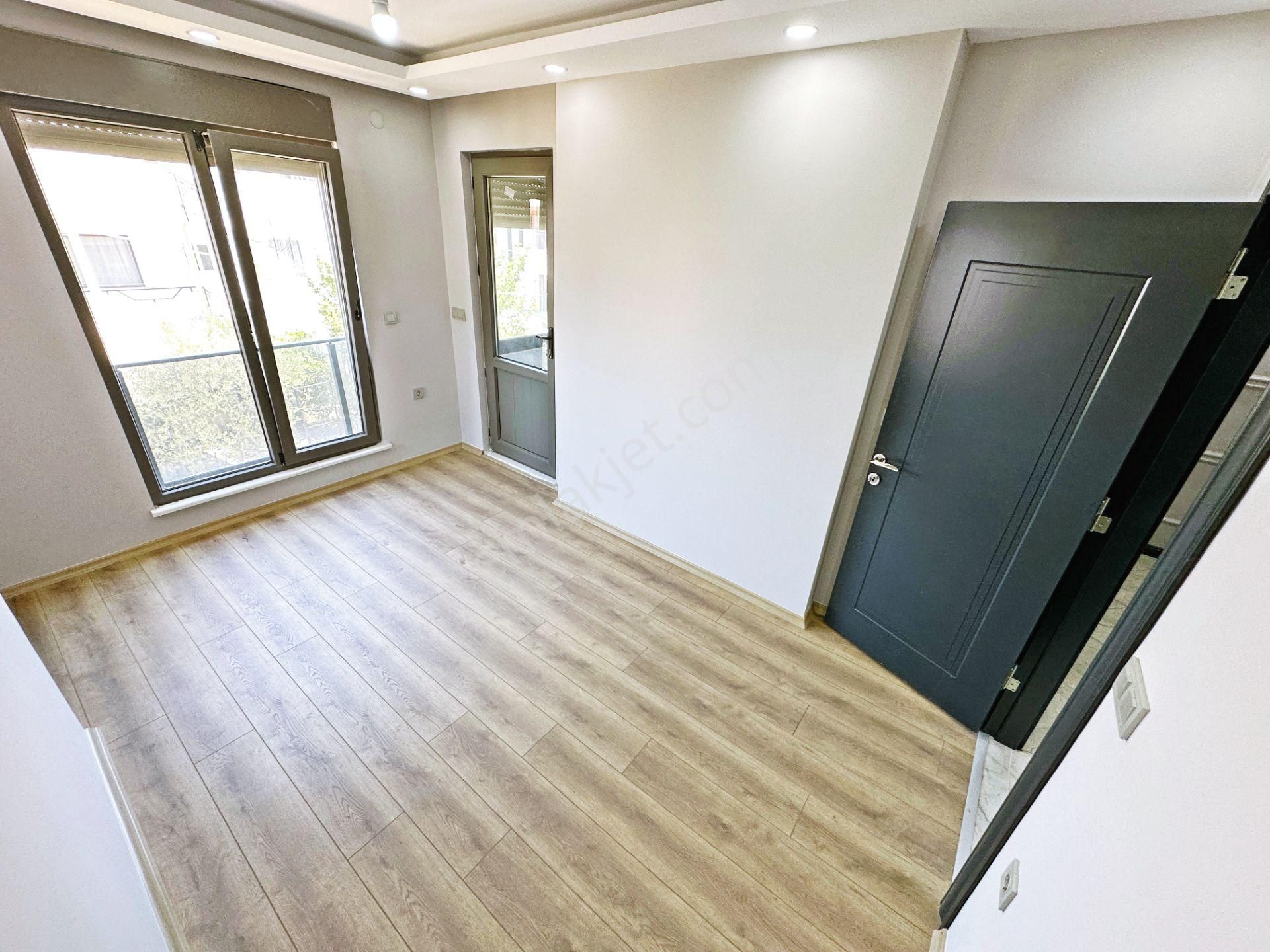 Ayanoğlundan Güre'de Denize Çok Yakın Sıfır Geniş Bahçeli Barbekülü Satılık 4+1 İkizmüstakil Villa - Görsel 23