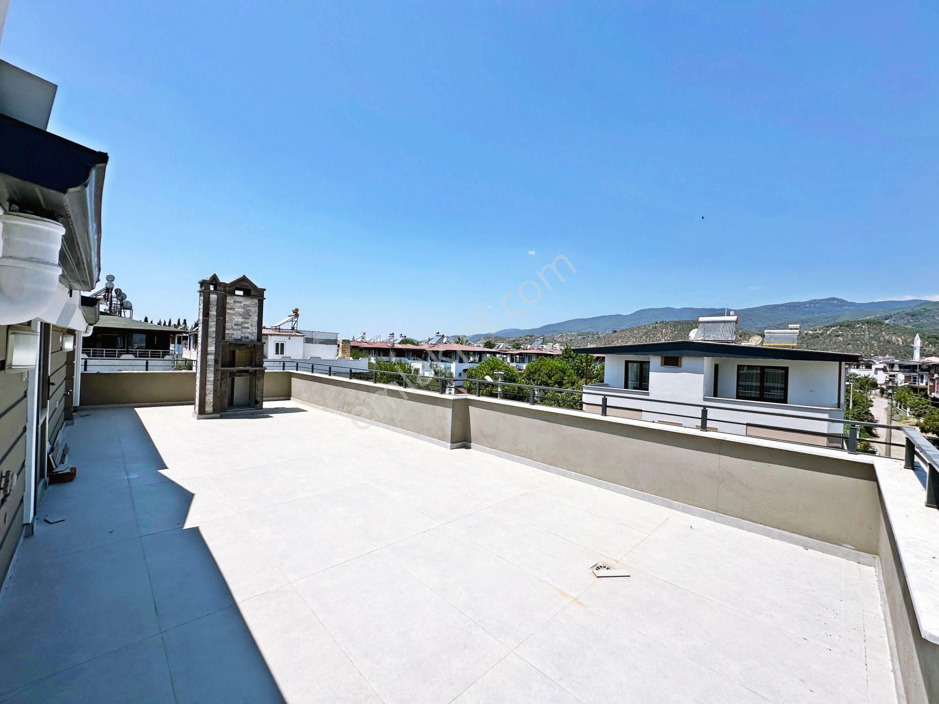Ayanoğlundan Güre'de Denize Çok Yakın Sıfır Geniş Bahçeli Barbekülü Satılık 4+1 İkizmüstakil Villa - Görsel 33