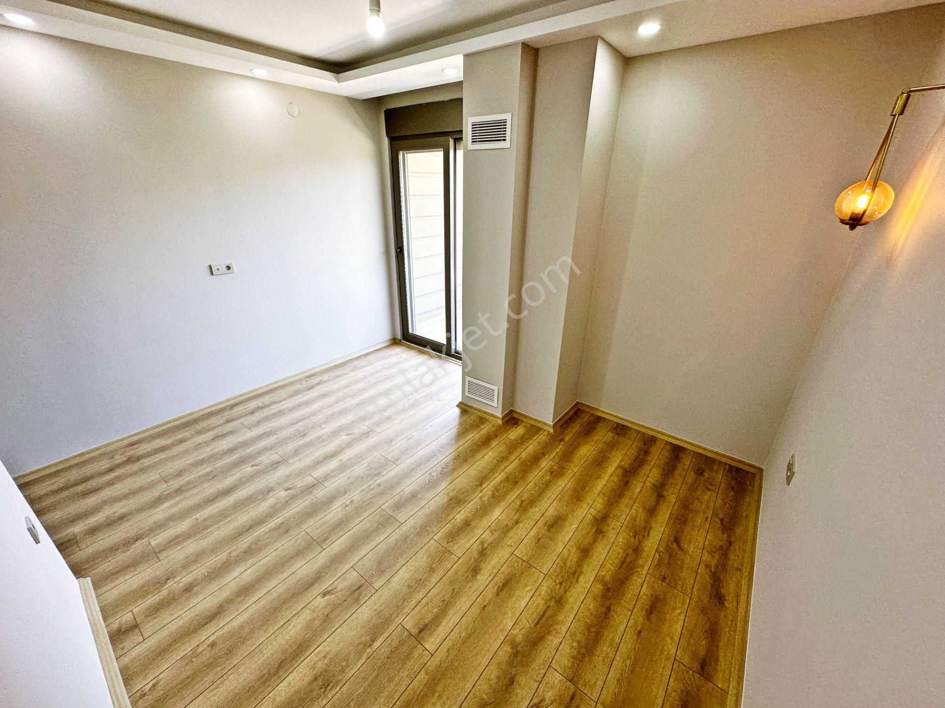 Ayanoğlundan Güre'de Denize Çok Yakın Sıfır Geniş Bahçeli Barbekülü Satılık 4+1 İkizmüstakil Villa - Görsel 19