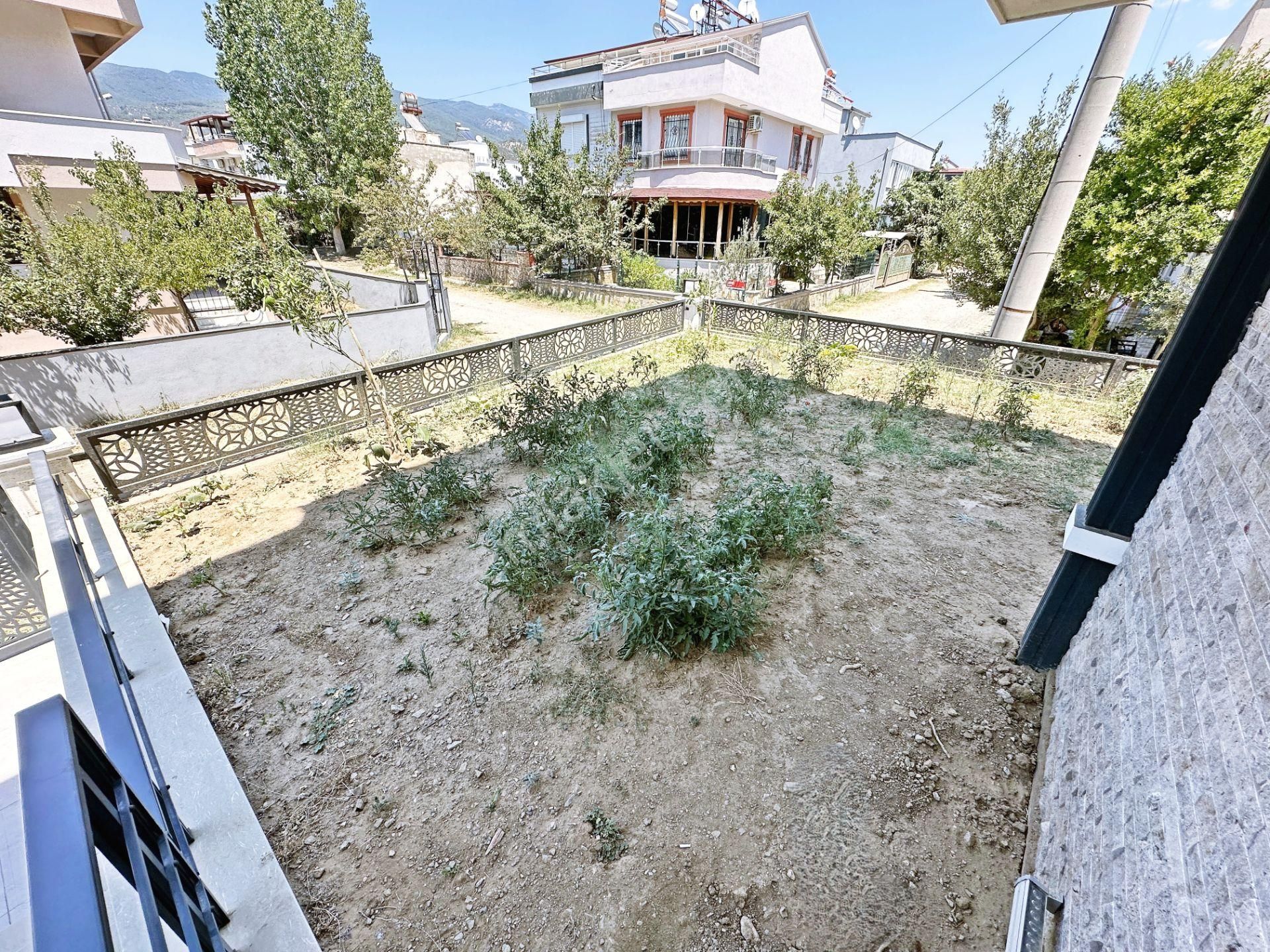 Ayanoğlundan Güre'de Denize Çok Yakın Sıfır Geniş Bahçeli Barbekülü Satılık 4+1 İkizmüstakil Villa - Görsel 10