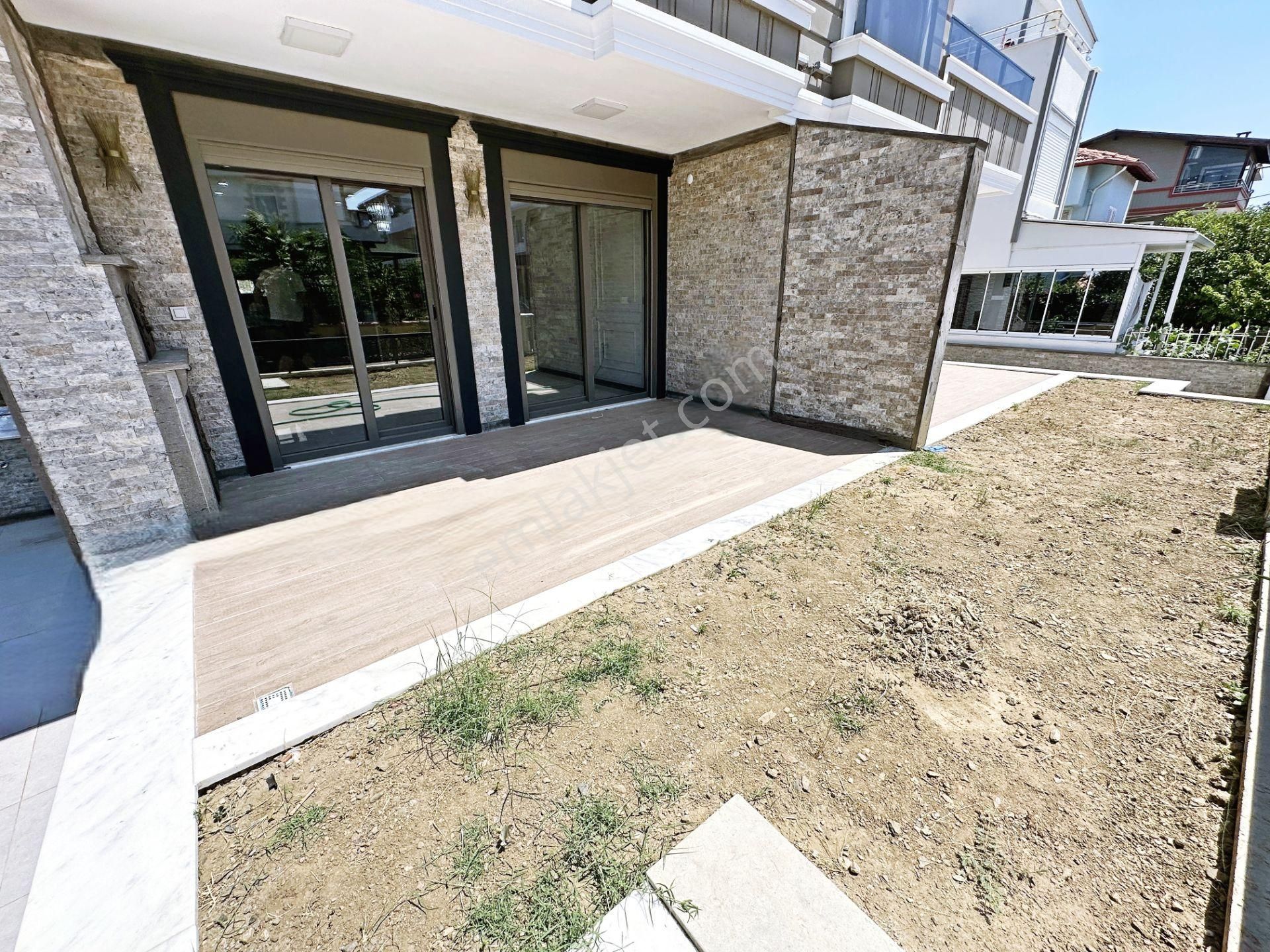 Ayanoğlundan Güre'de Denize Çok Yakın Sıfır Geniş Bahçeli Barbekülü Satılık 4+1 İkizmüstakil Villa - Görsel 5