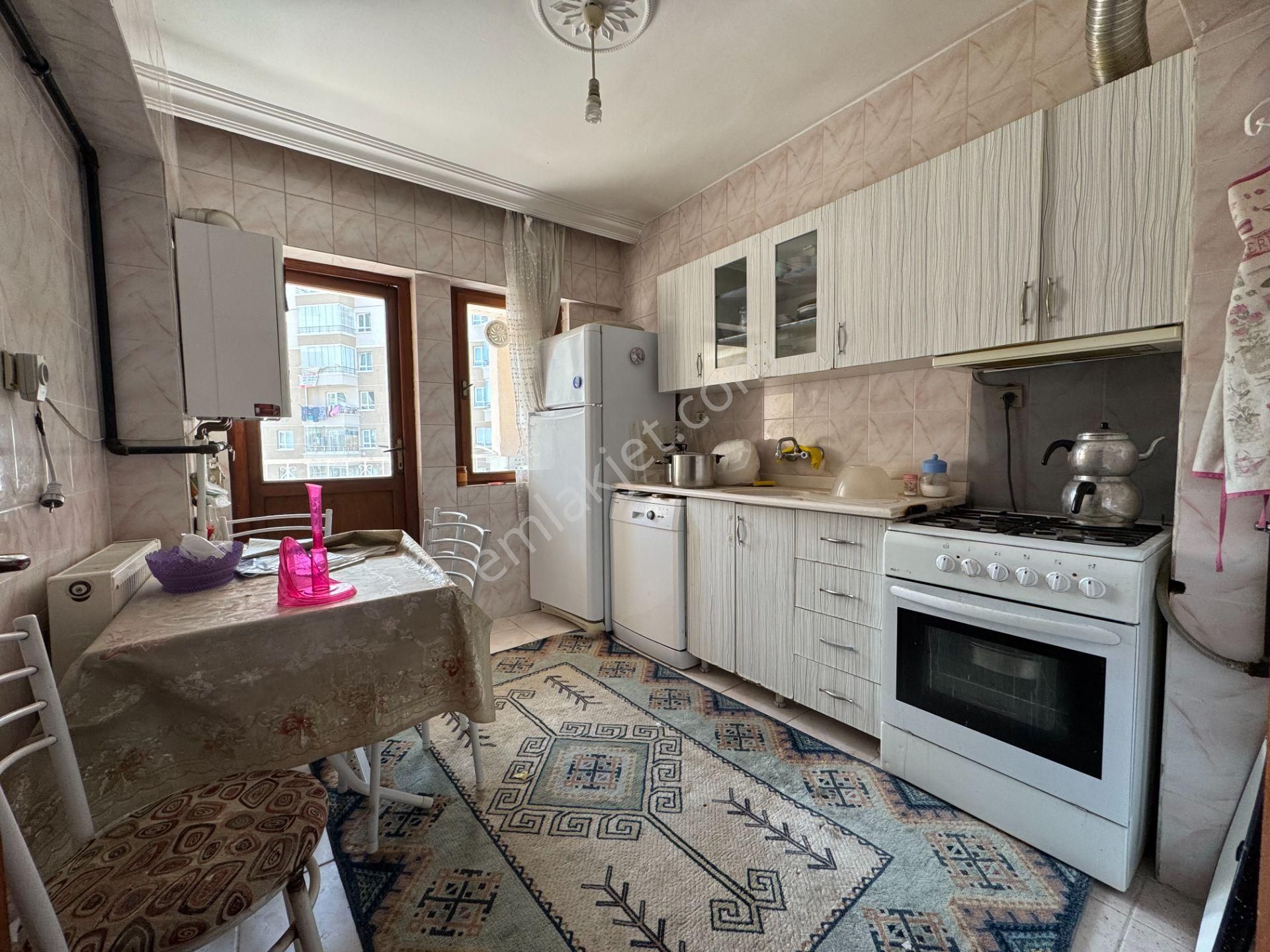 Kalecik Emlak'tan Merkez Mh'de Cadde Üzeri Güney Cephe 4+1 190m²