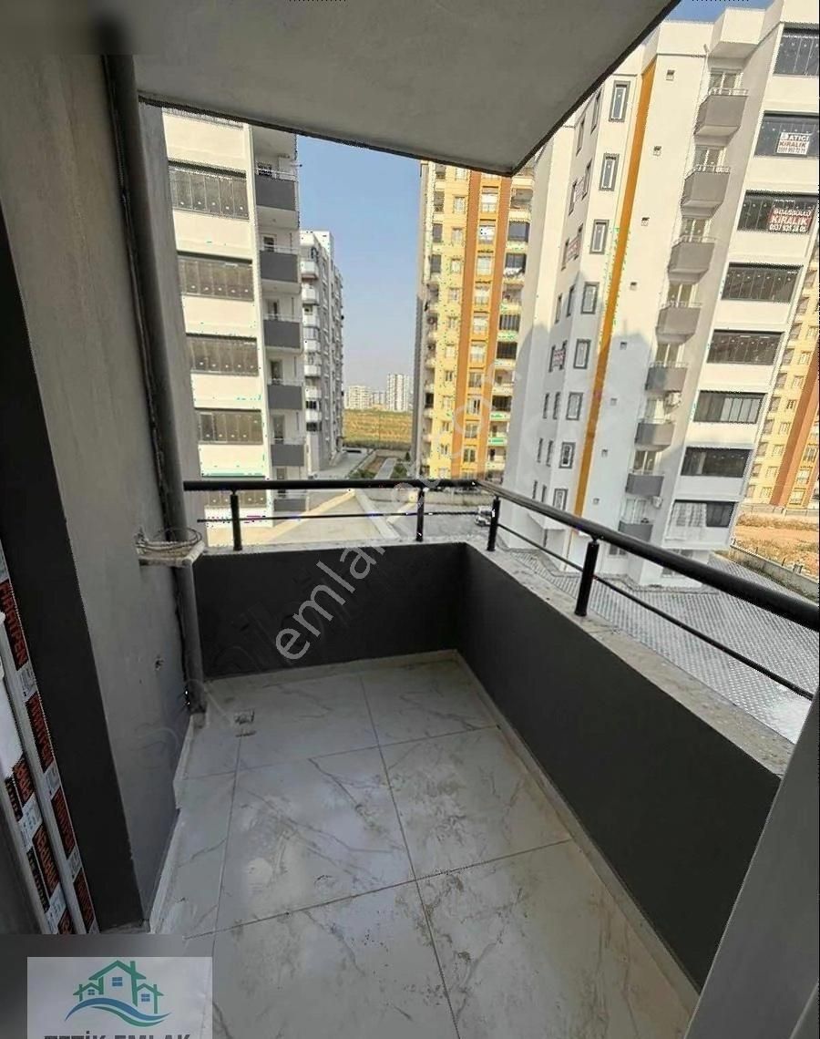 Tetik Emlak'tan Mehmet Akif'te 2+1 Kapalı Mutfak Satılık Daire