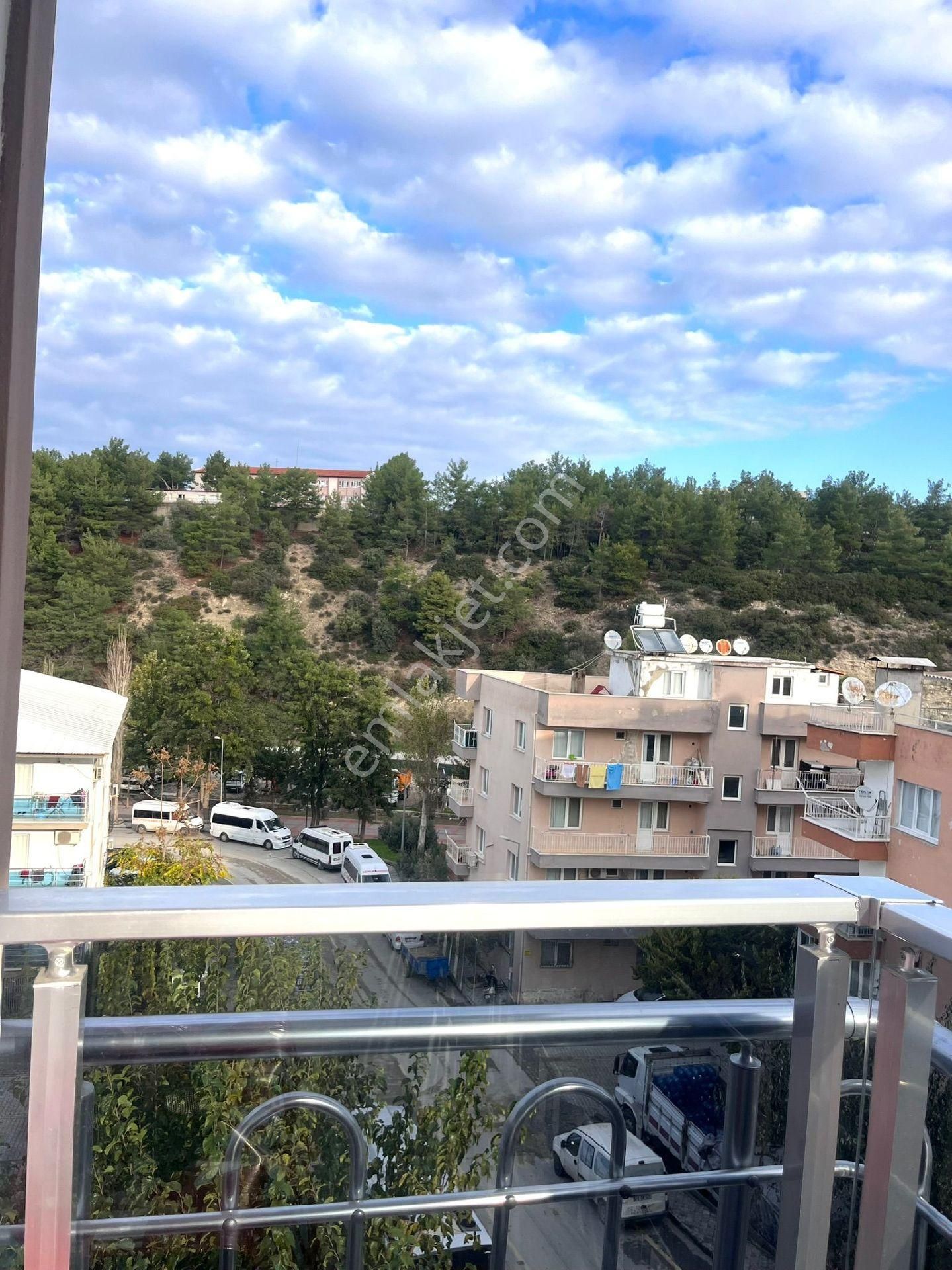 Kuşadası Ticaret Odası Üstünde2+1,90m2 Satilik Daire