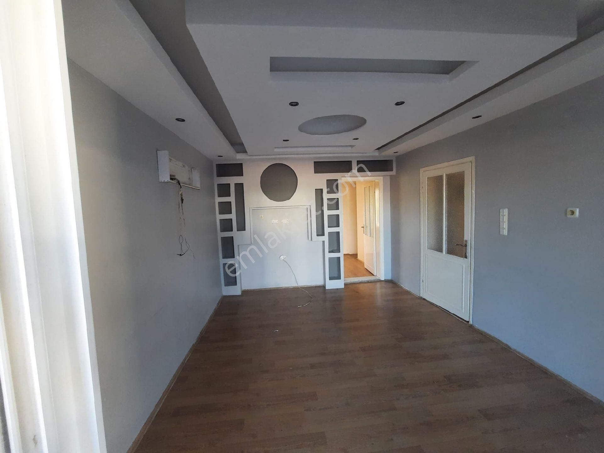 İzmir Bornova Çinar Mahallesi'nde Kiralık Geniş Daire