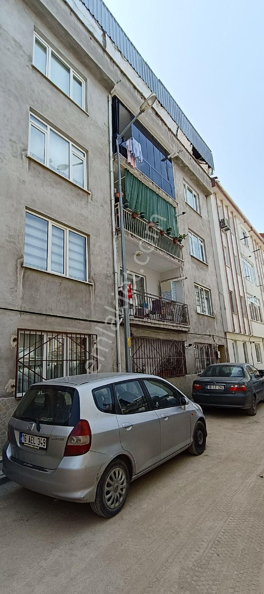 E&f Gayrimenkul'den Sinanbey Mahallesinde Acil Satılık Arakat Üç Artı Bir Daire