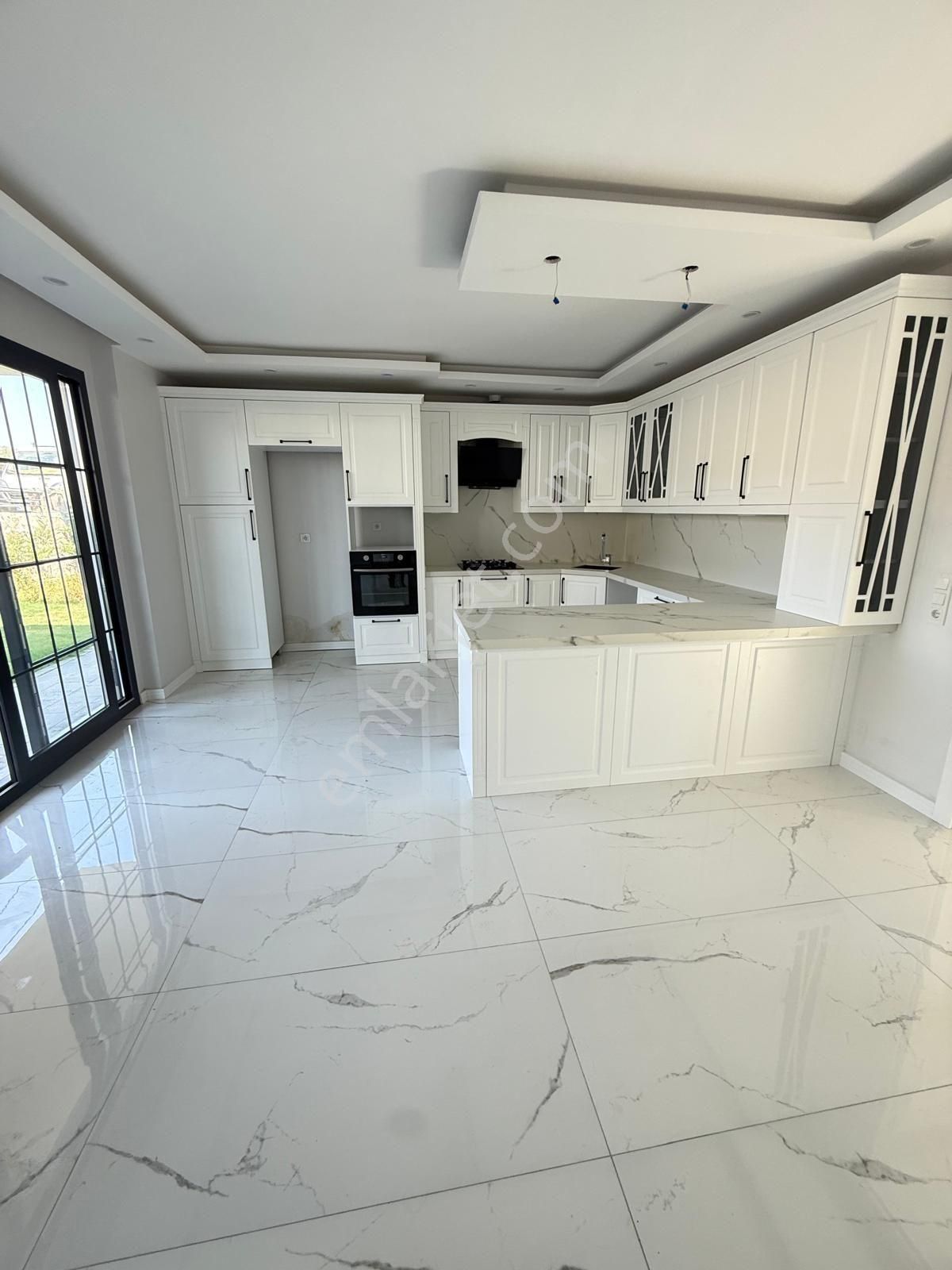 Göral Emlak'tan Üçpınar İkiz Villalarda Ultra Lux Havuz Cepheli Kiralık