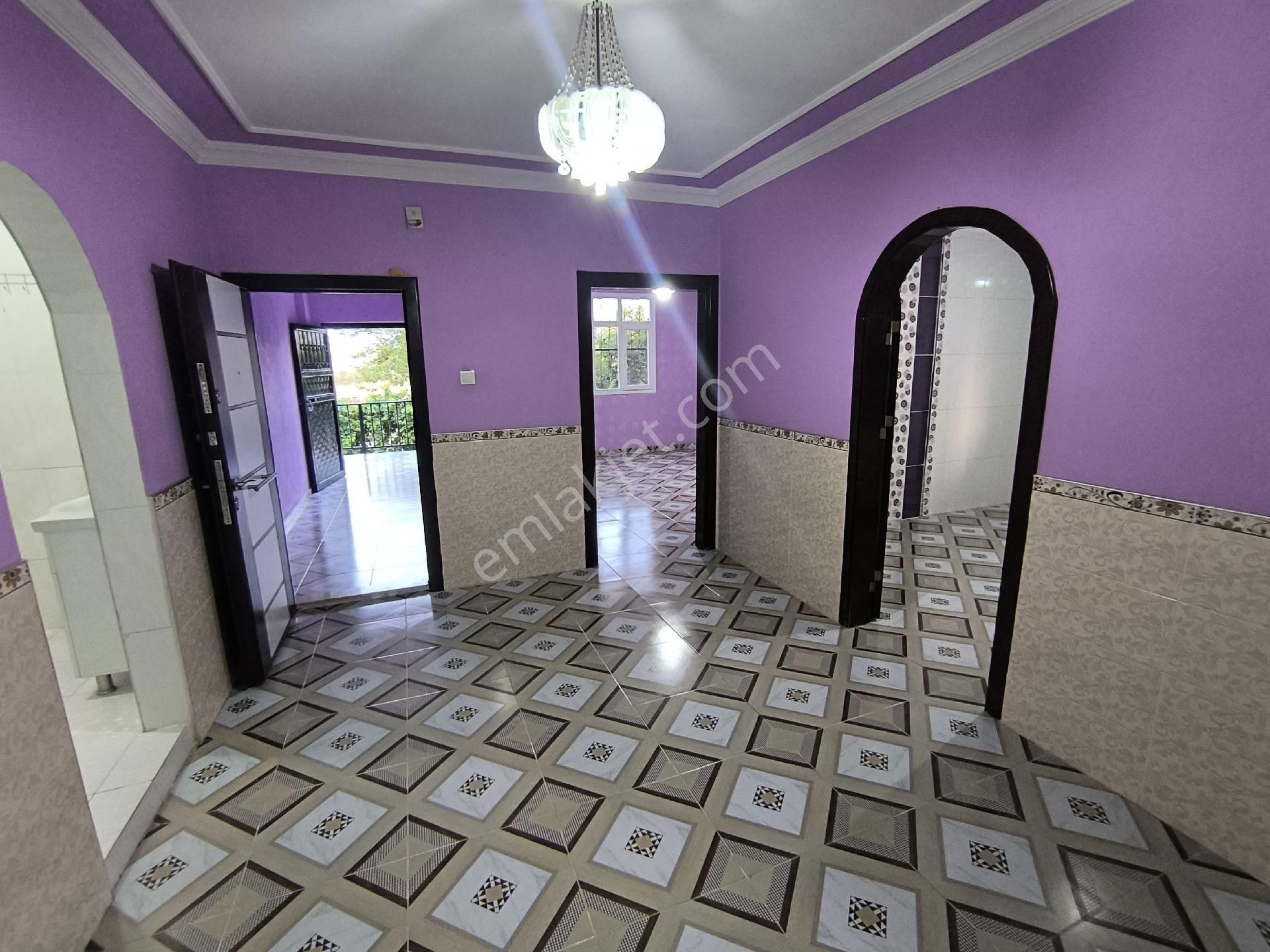 Sağlam'dan Küçük Dikilide 3+1 Ultra Geniş Bahçeli Kiralık Temiz Daire