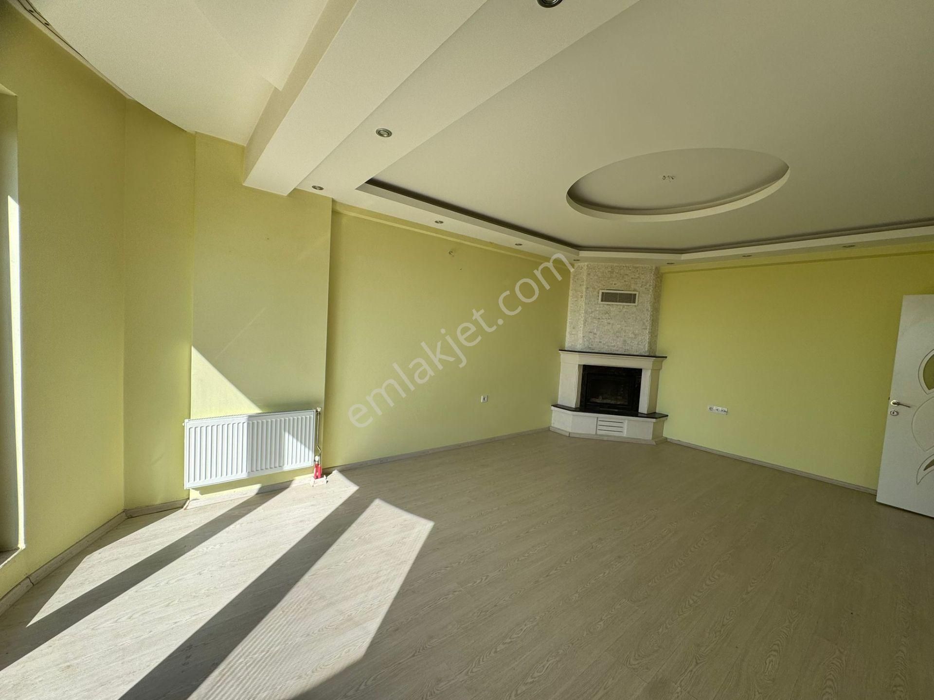 Kent Orman’da Satılık 5+1 Tripleks Villa