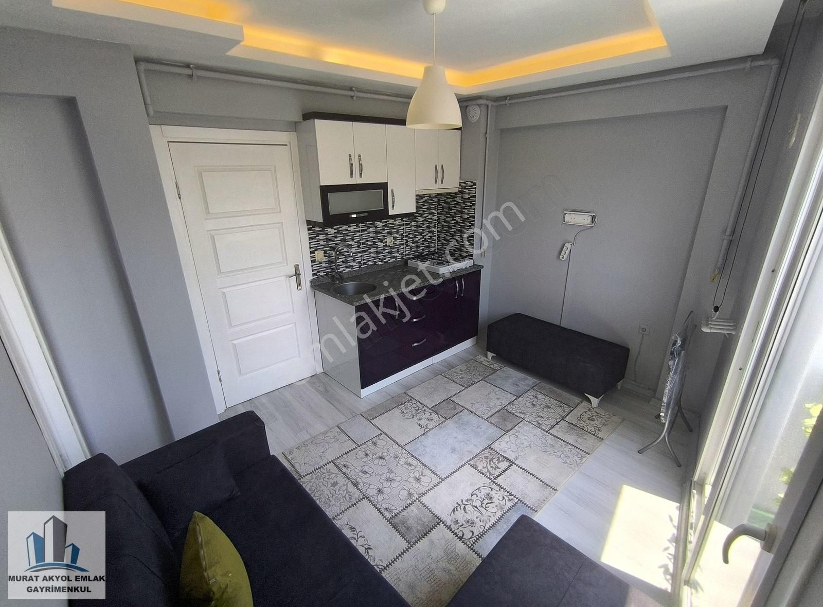 Buca"nın Merkezi Konumunda Eşyalı Kiracısız 1+1 Satılık Daire