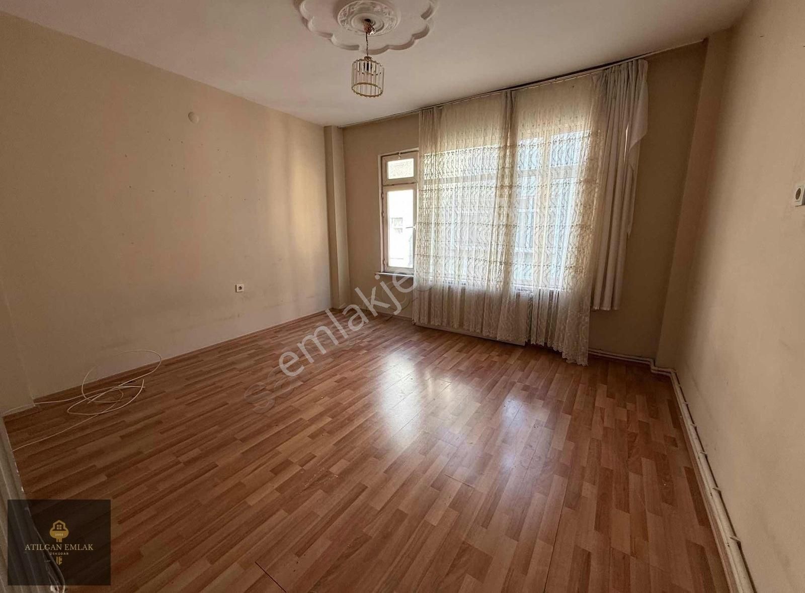 Üsküdar Salacakta Ara Kat Ferah 1+1 Kiralık Daire