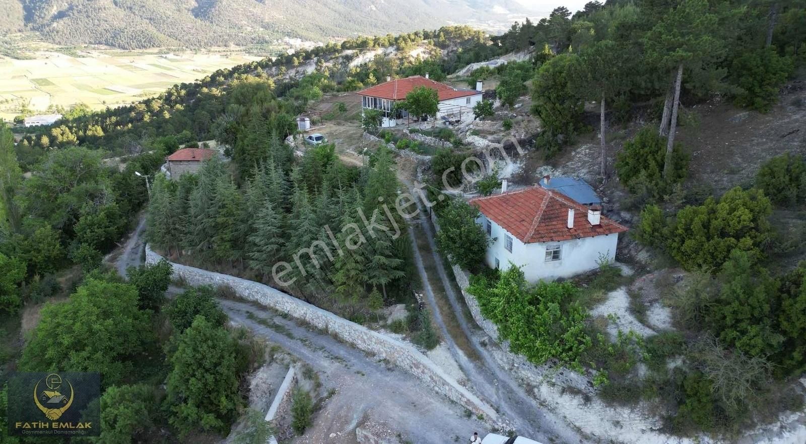 Çameli Merkezde Satılık Müstakil Ev Ve Bahçesi