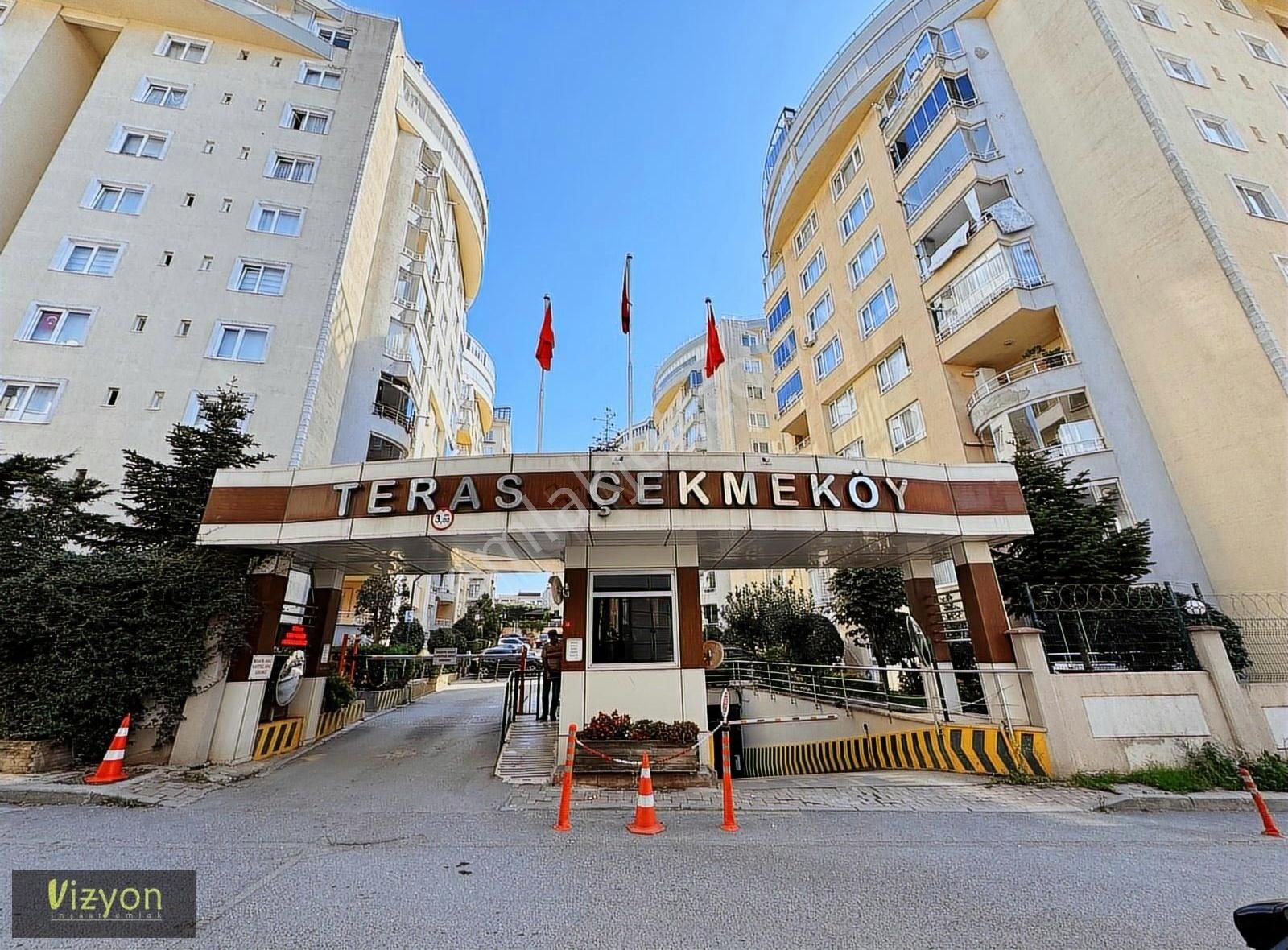 Teras Çekmeköyde 3+1 Ara Kat Site İçi Manzaralı Kiralık Daire