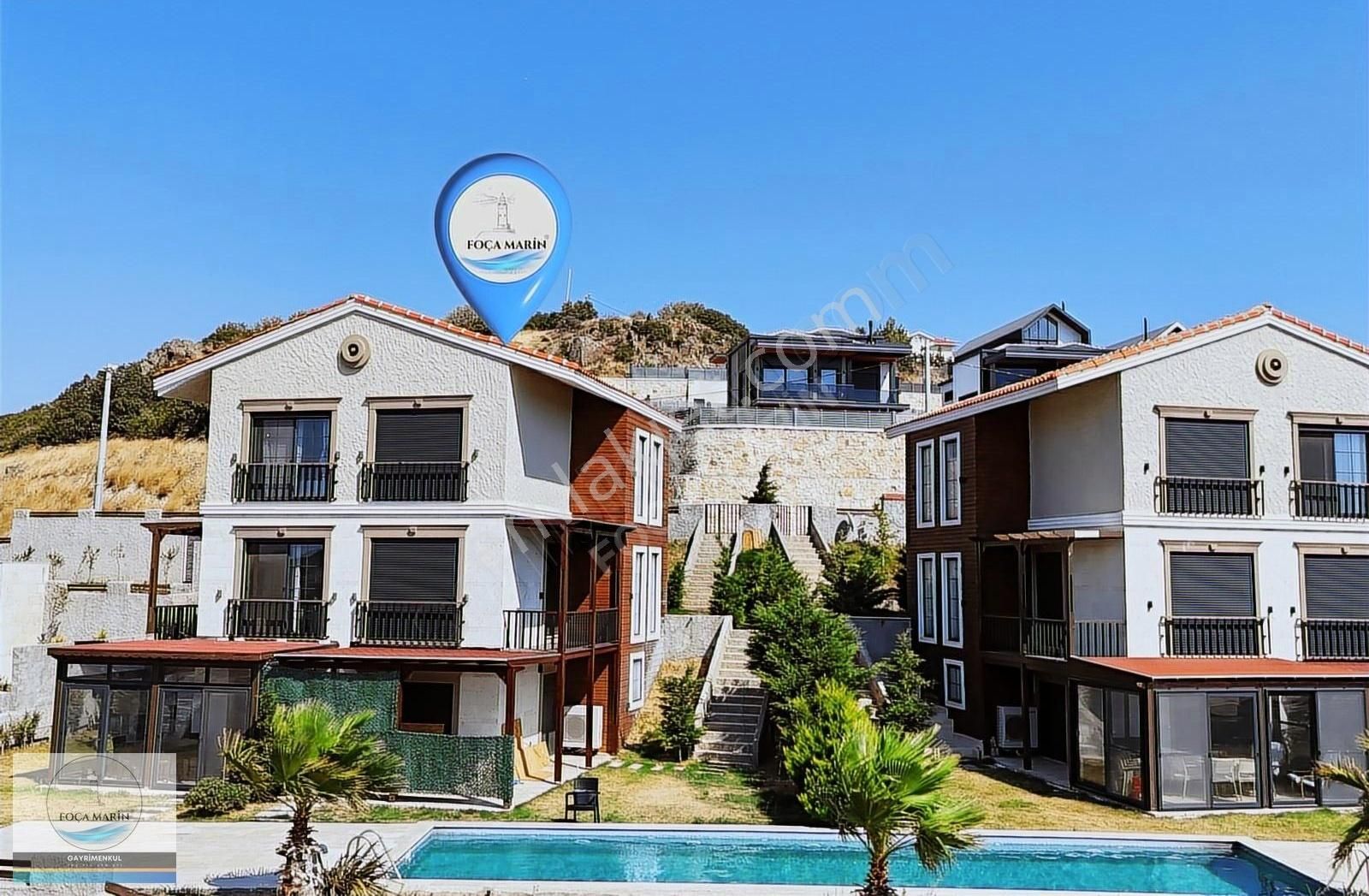 Foça- Foçaköy'de Havuzlu 3+1 Satılık Villa