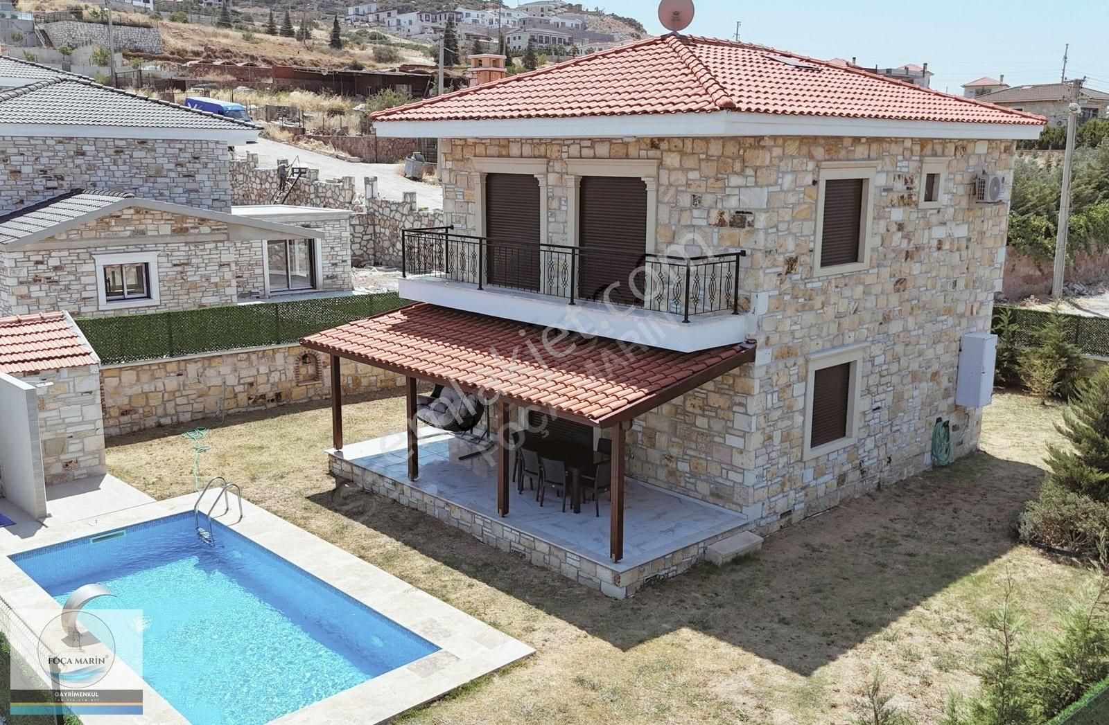 Foçaköy'de Müstakil Geniş Bahçeli Müstakil Havuzlu 3+1 Villa - Görsel 32