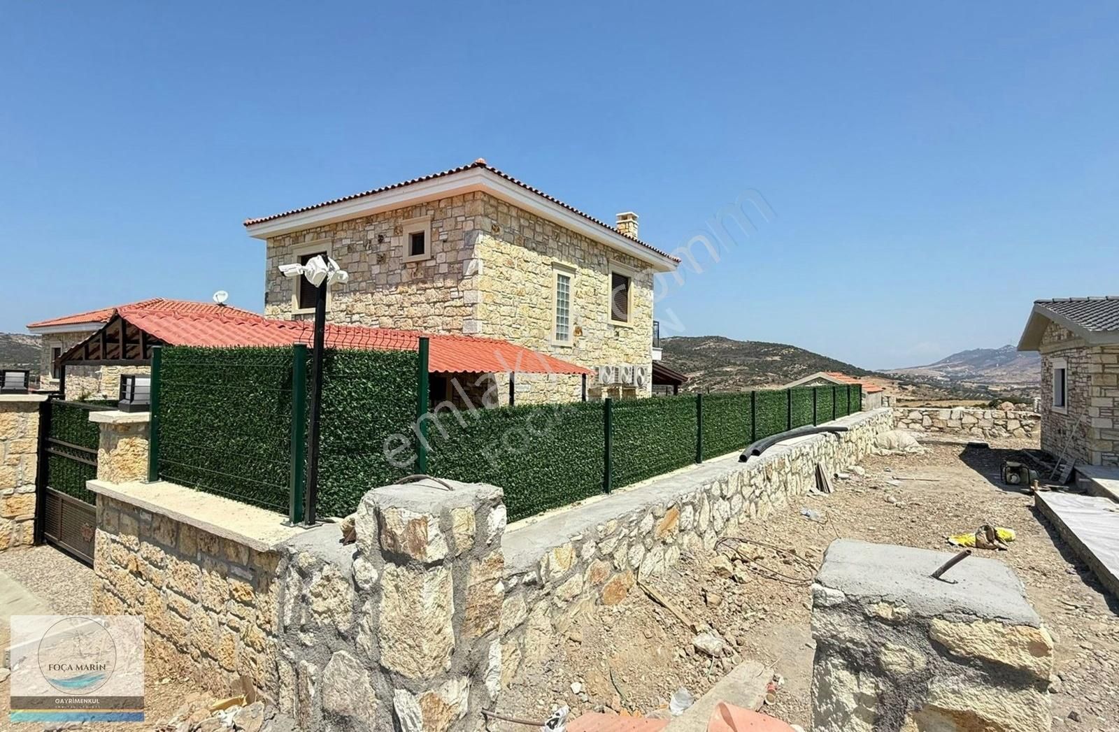 Foçaköy'de Müstakil Geniş Bahçeli Müstakil Havuzlu 3+1 Villa - Görsel 31