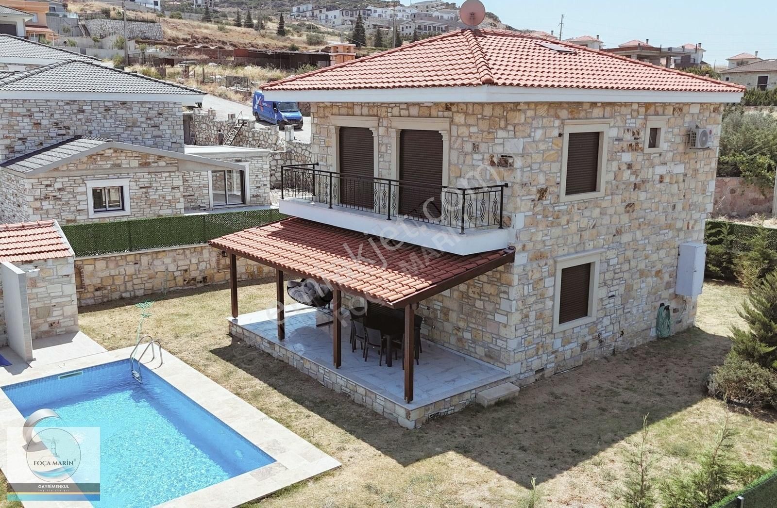 Foçaköy'de Müstakil Geniş Bahçeli Müstakil Havuzlu 3+1 Villa - Görsel 15