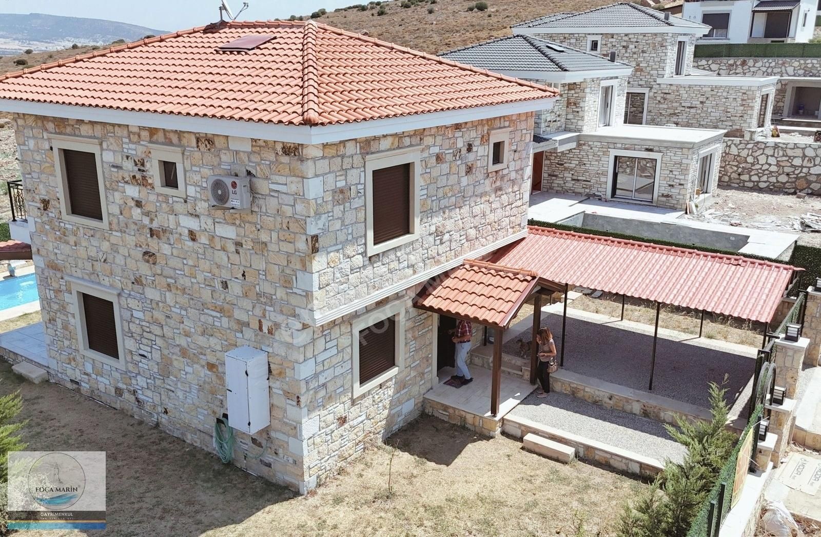 Foçaköy'de Müstakil Geniş Bahçeli Müstakil Havuzlu 3+1 Villa - Görsel 21