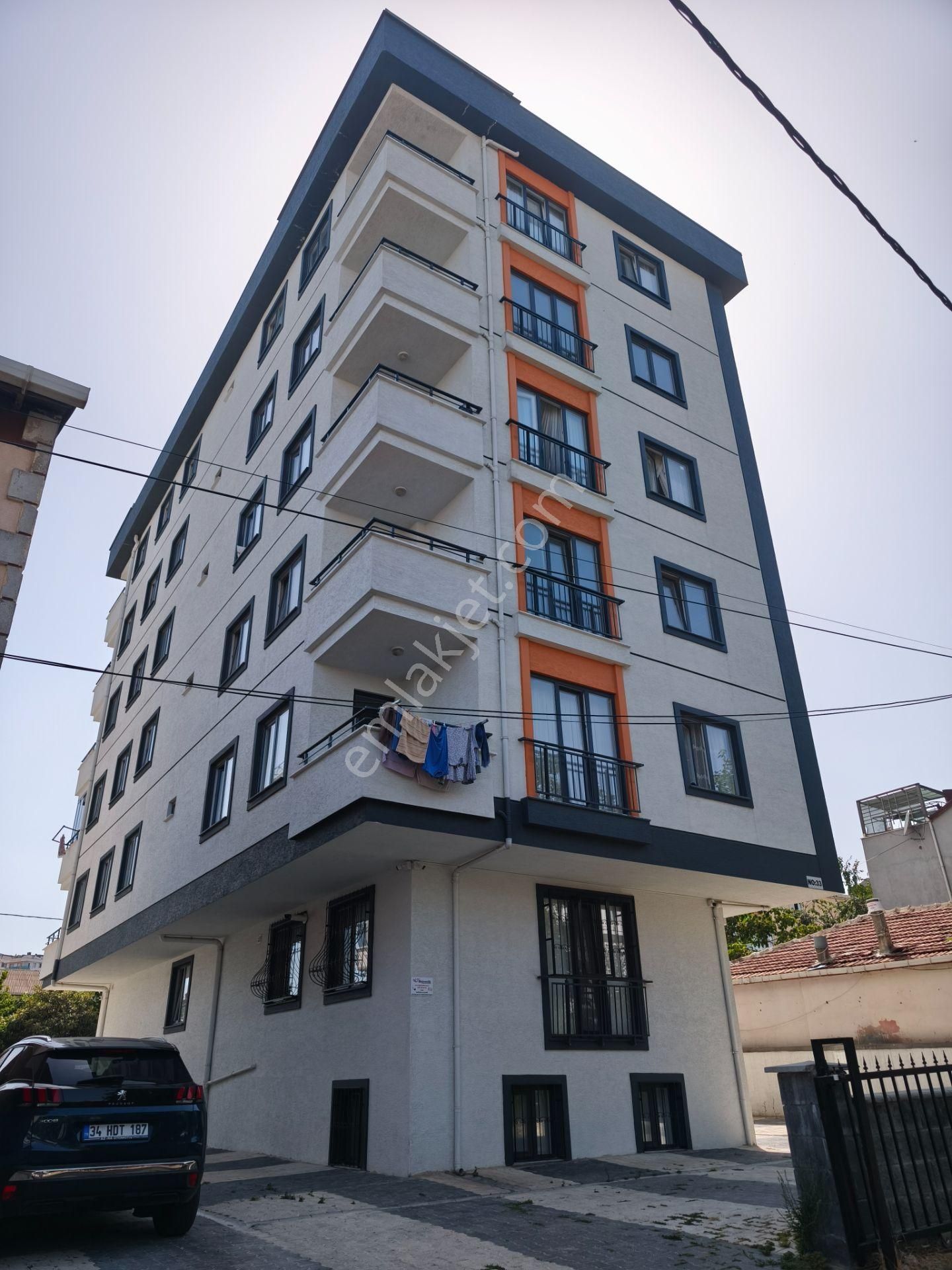 Acil Sultanbeyli Necip Fazıl.mah.satılık 270.m.6+1. Üst Düblx