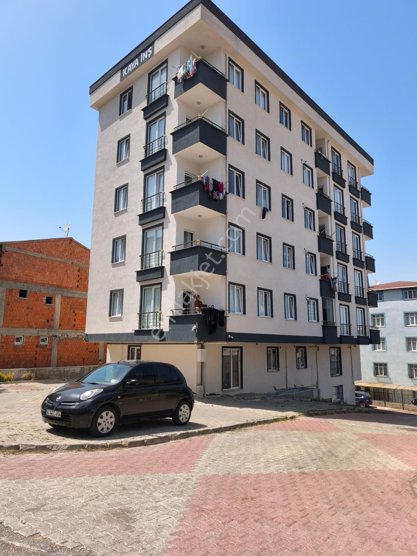 Acil Sultanbeyli Batalgazi Mah.satılık 150 M.3+1 Lüx Üst Düblx