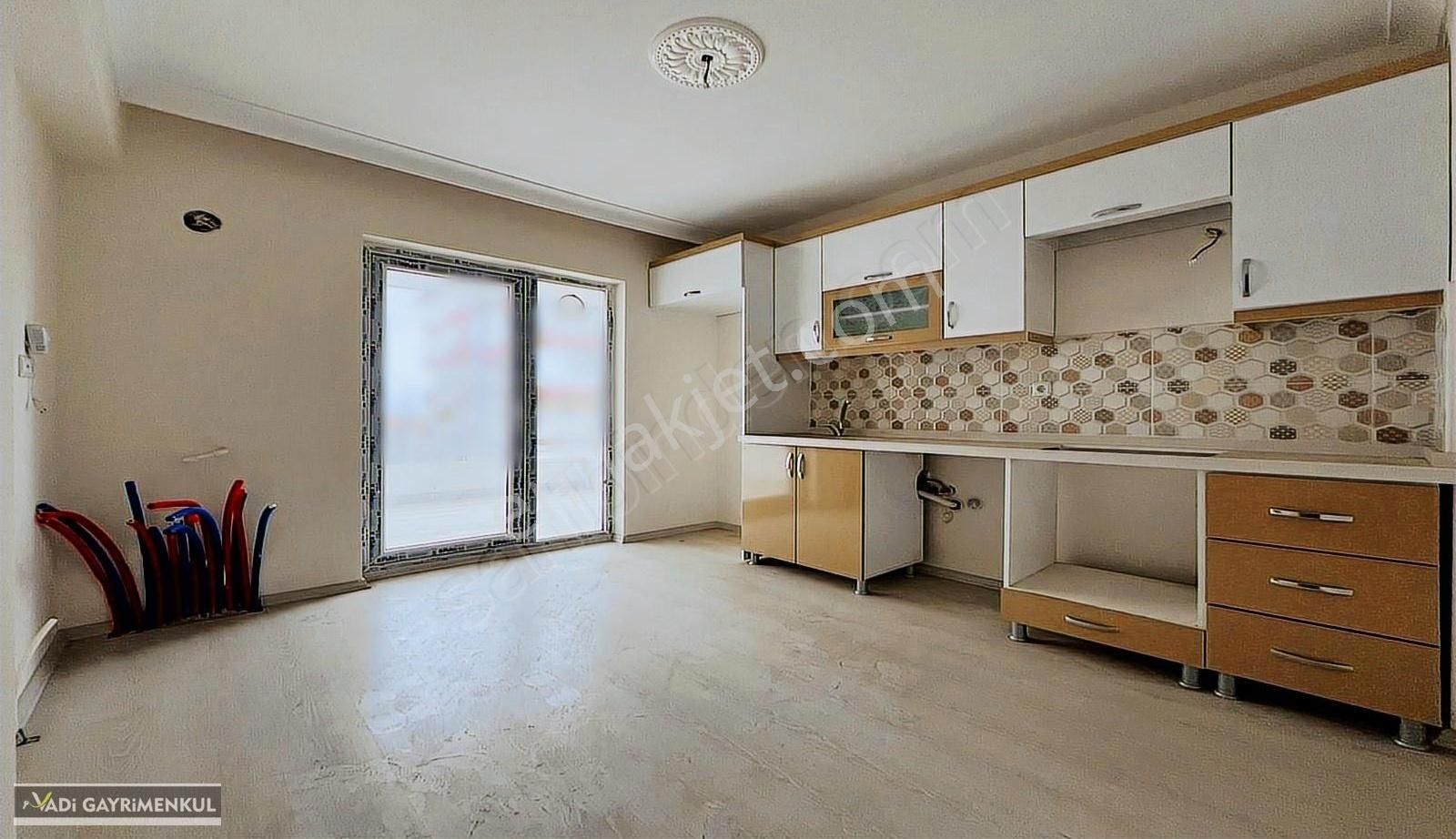 Vadi'den Karakayada Ara Kat- Sıfır -masrafsız - Ç. Banyo - 3+1 !