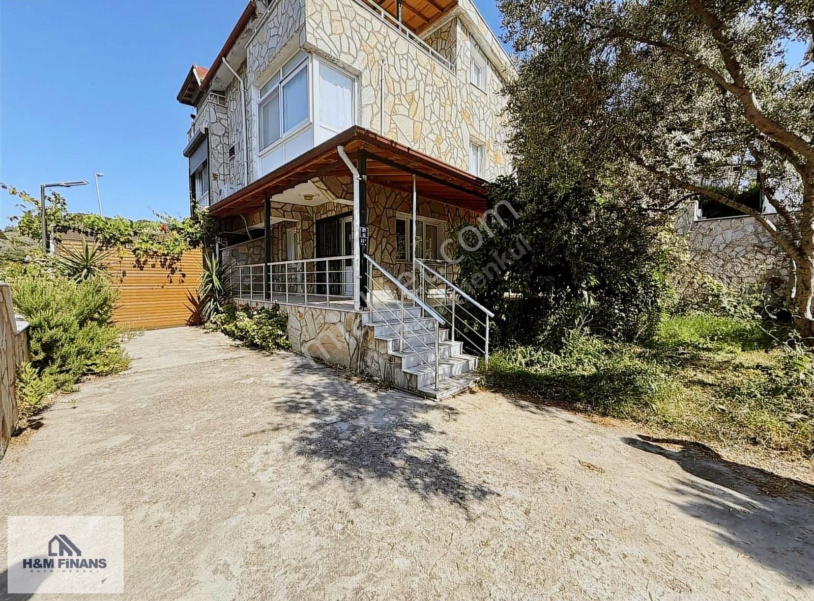 Aydın Kuşadası Davutlar Mahallesi'nde Fırsat Satılık 3+1 Villa!!