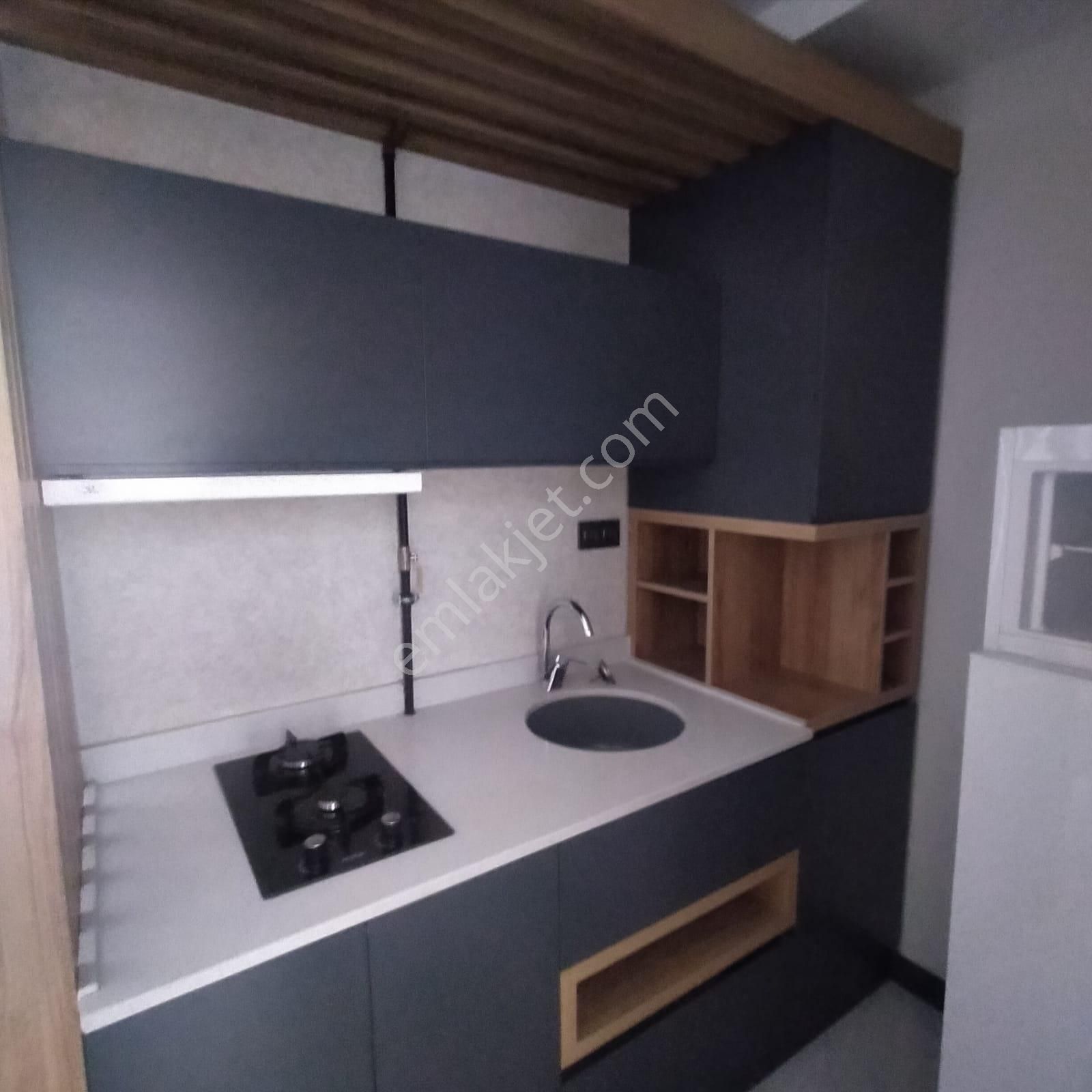 Ender Uysal Gayrimenkulden Yunusemre De Asansörlü Balkonlu 1+1 Lüx Apart..