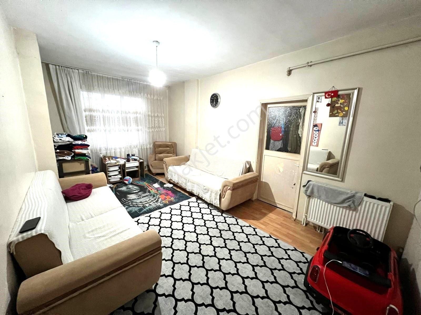 Seba'dan Tevfikbey Mh 2+1 90m2 Az Katlı 25%metre Hisseli Daireee