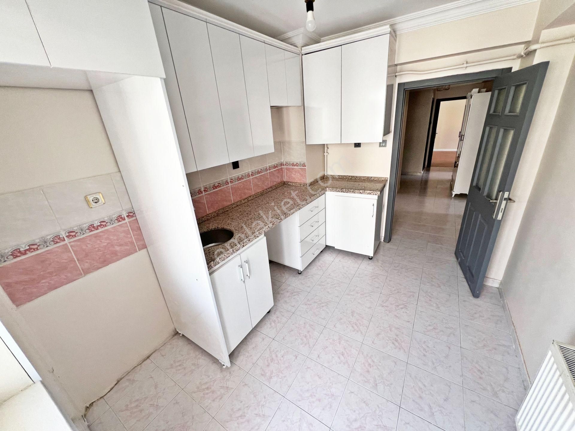 Çambaşı Cad. Yanı Katta 3+1 Bağımsız Full Yapılı Ön Cephe Güney