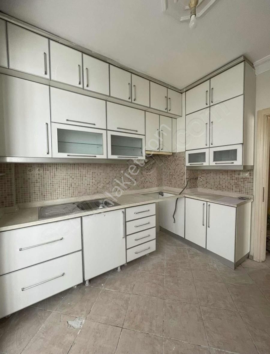 Onur Pehlivan'dan Adliyenin Karşı Arasında Kiralık 2+1 Daire