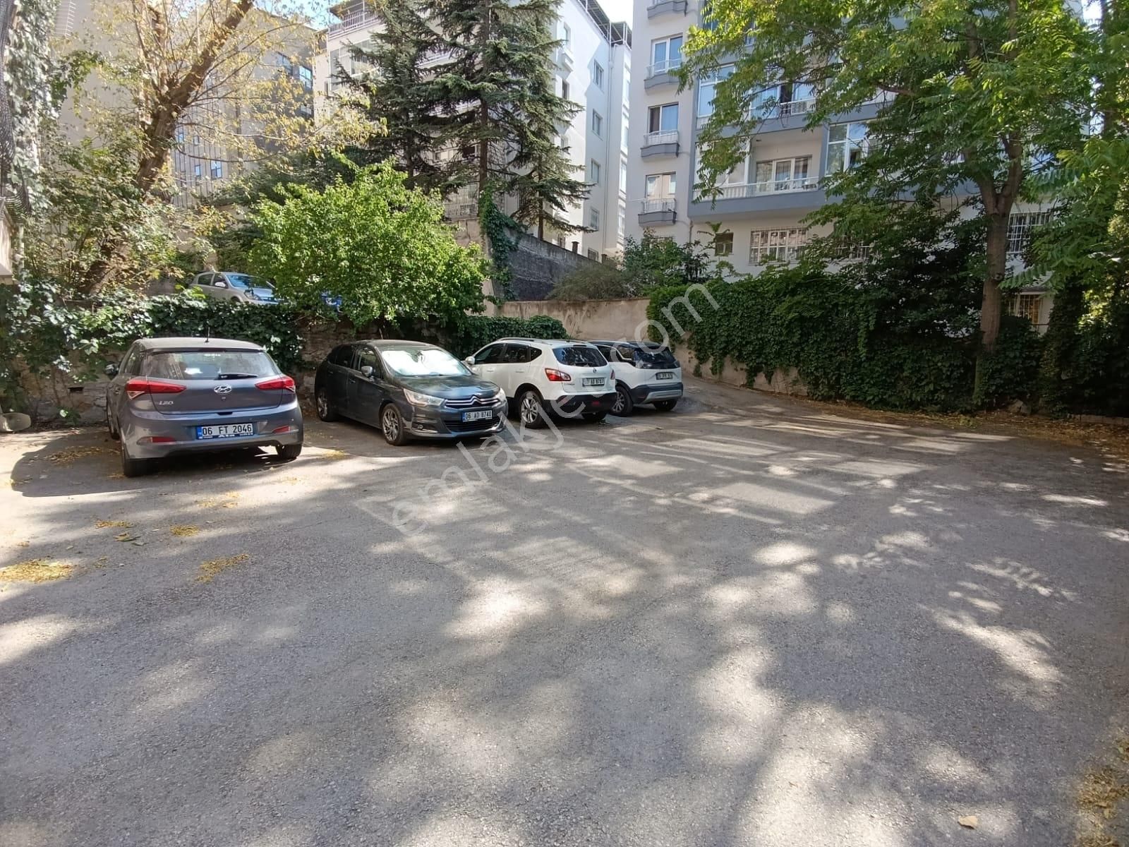 Çankaya Tunalı Hilmi'de Cadde Üzeri 2+1 Satılık Daire