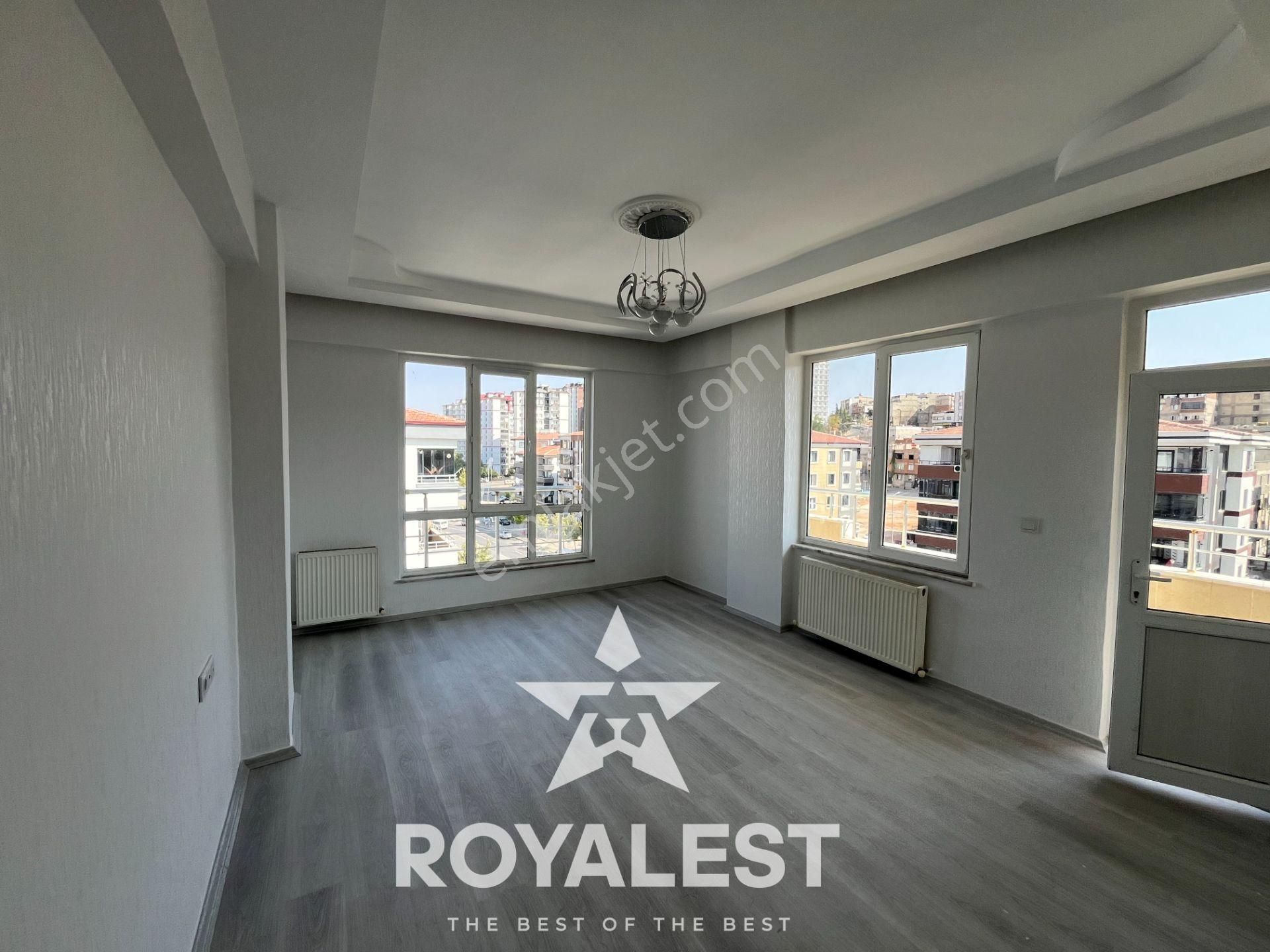 Royalest'ten Karacaahmet Ana Cadde Üzerinde Fırsat Daire