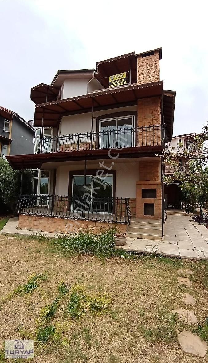 Yenişehir'de Mersin Manzaralı 4+1 Özel Bahçeli Tripleks Villa