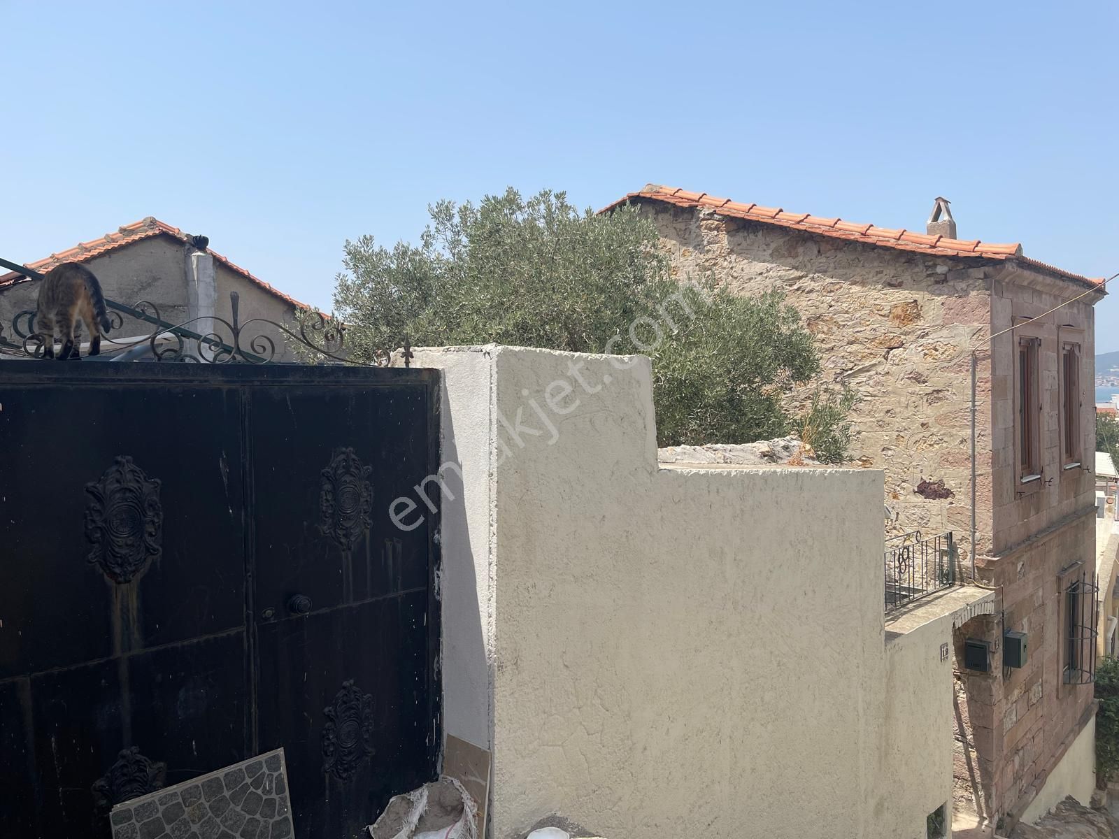 Ayvada'dan Ayvalık Merkez'de Deniz Manzaralı Ve Bahçeli 2 Katlı Taş Evi - Görsel 31