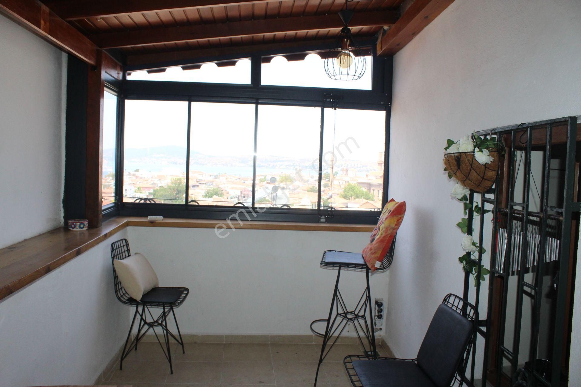 Ayvada'dan Ayvalık Merkez'de Deniz Manzaralı Ve Bahçeli 2 Katlı Taş Evi - Görsel 9